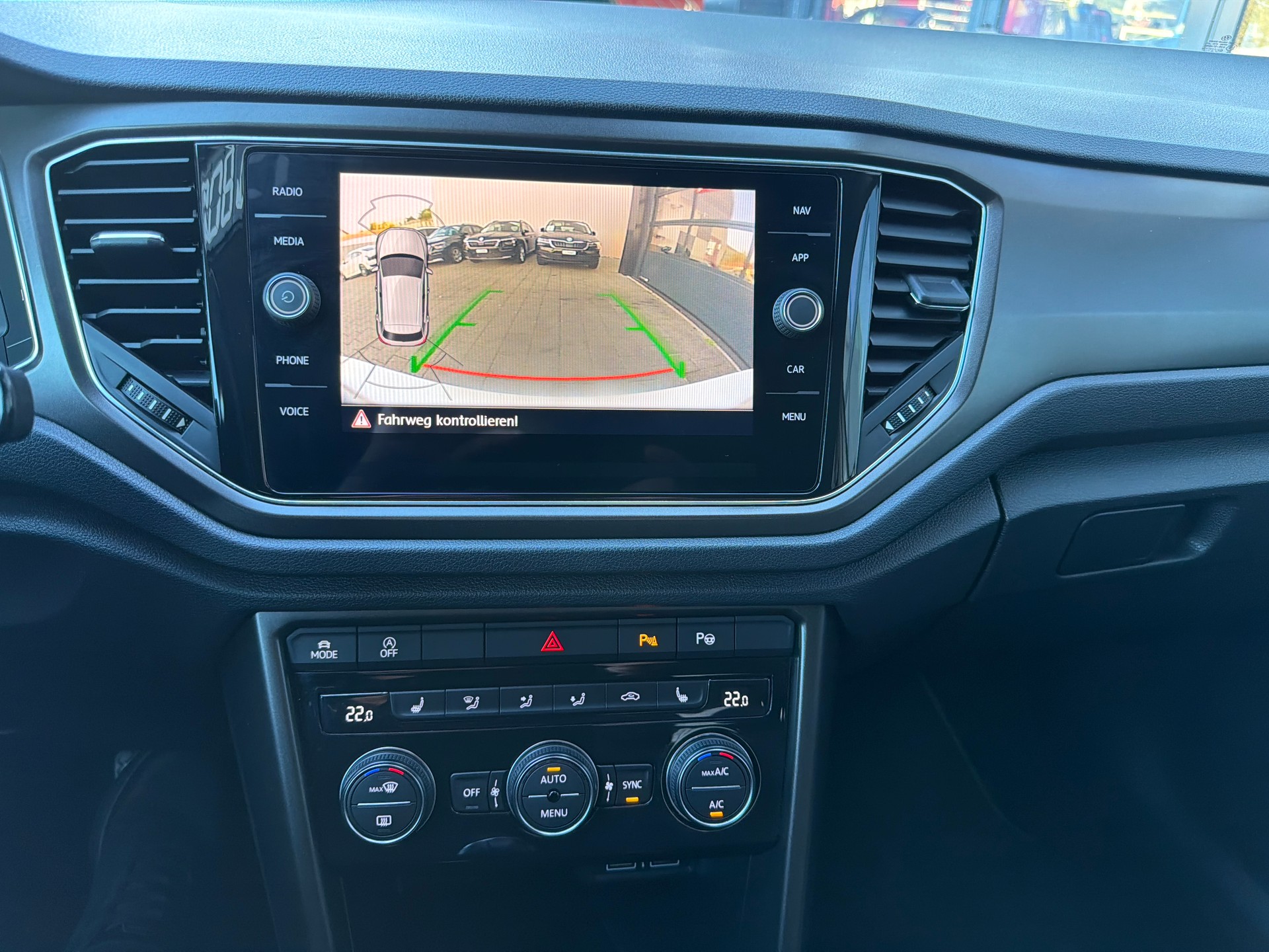 VW T-Roc 1.0 TSI Advance-image-10