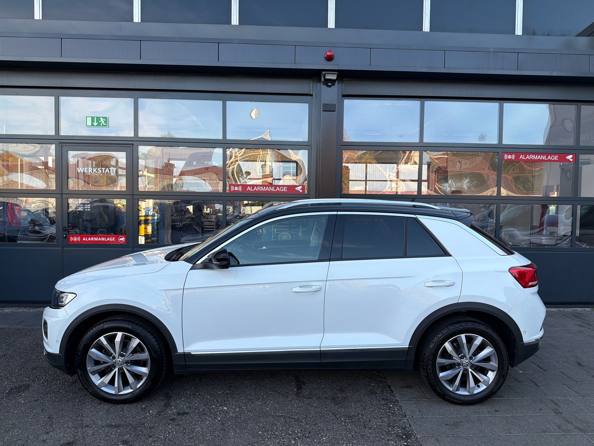 VW T-Roc 1.0 TSI Advance-image-2