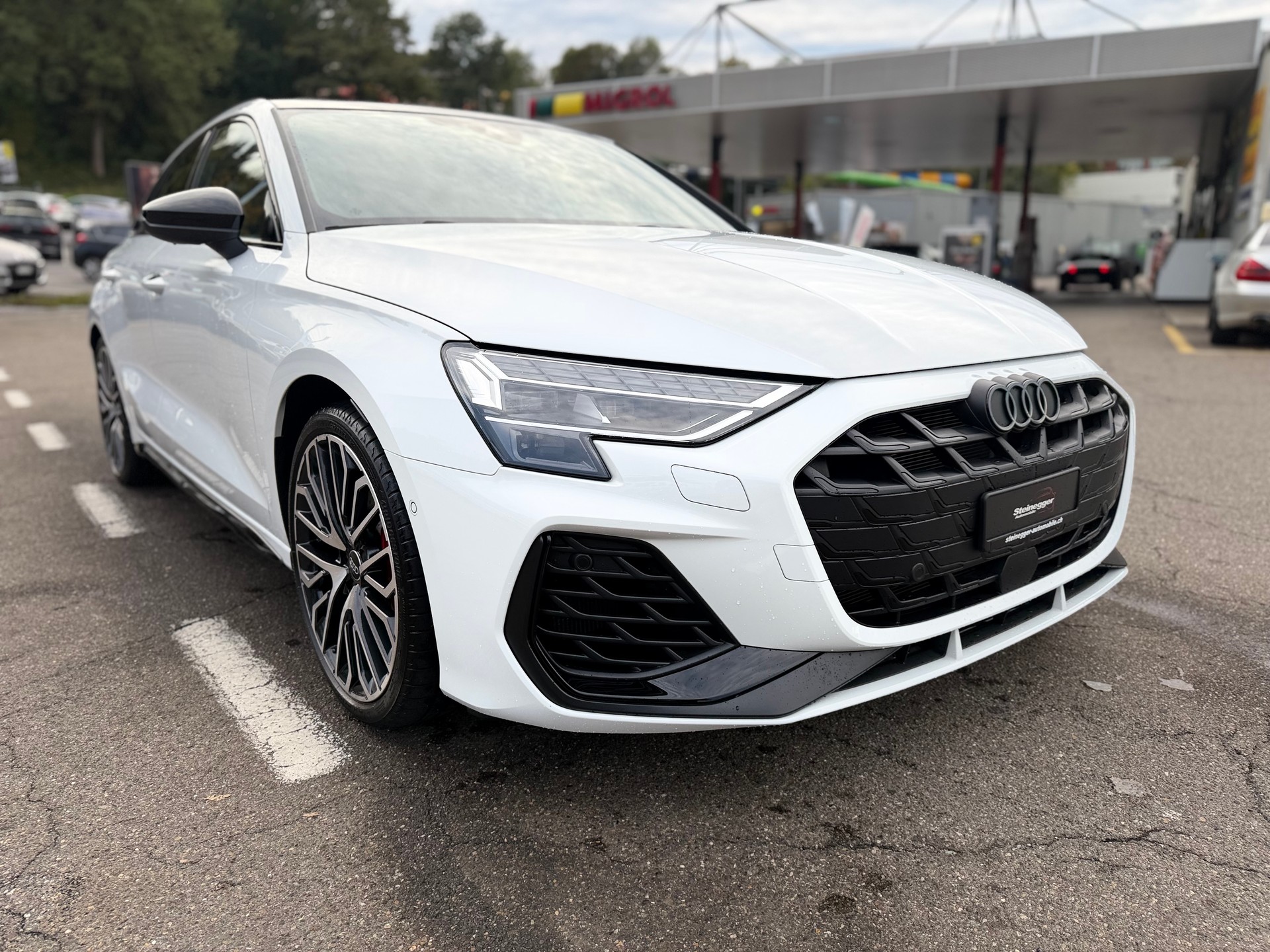 AUDI S3 Sportback TFSI quattro S-tronic-showroom-element-1
