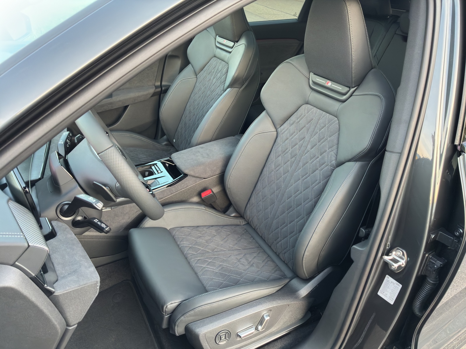 AUDI Q6 e-tron quattro-image-11