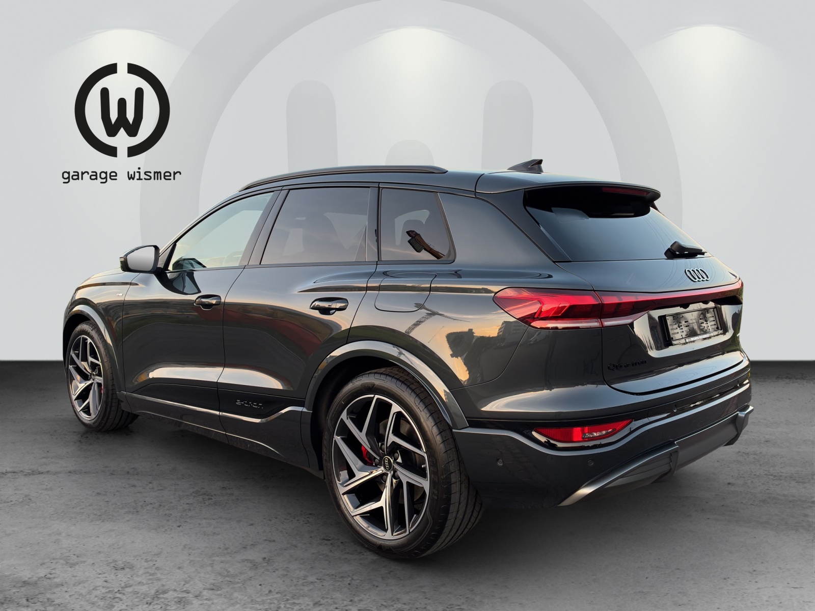 AUDI Q6 e-tron quattro-showroom-element-2