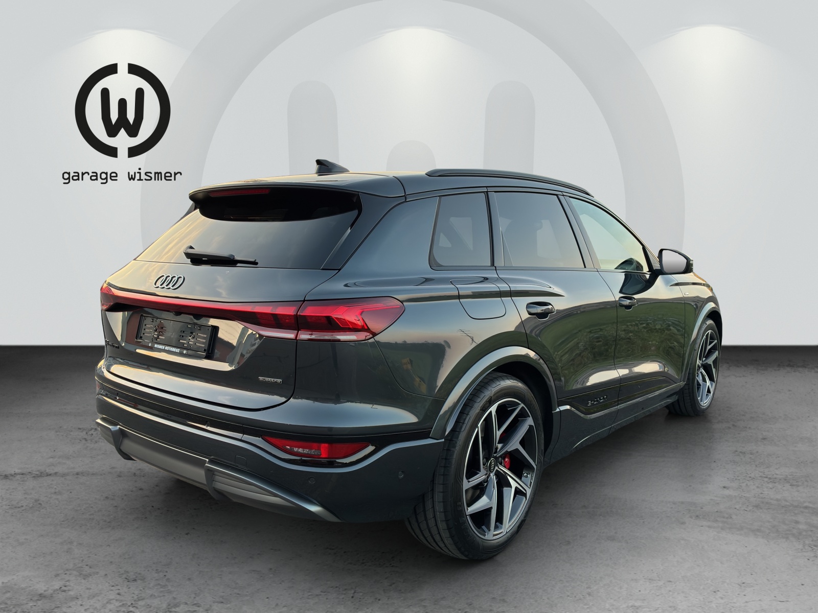 AUDI Q6 e-tron quattro-showroom-element-3