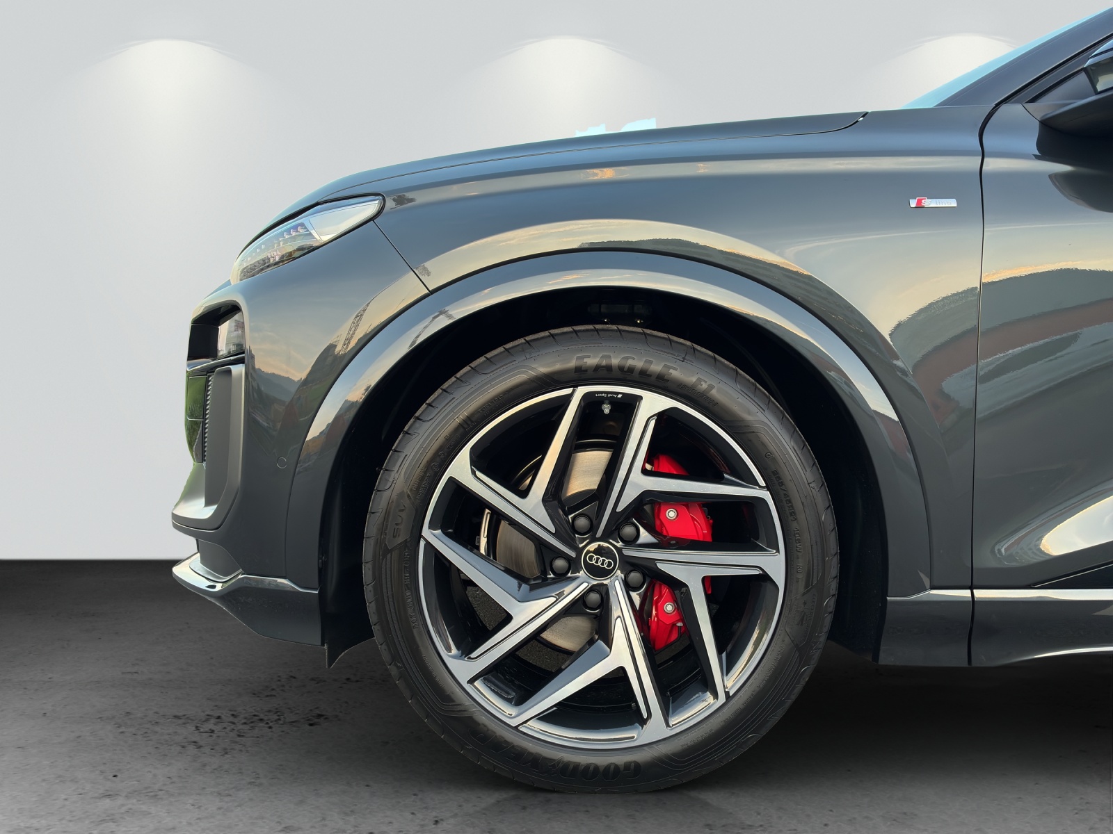 AUDI Q6 e-tron quattro-image-10