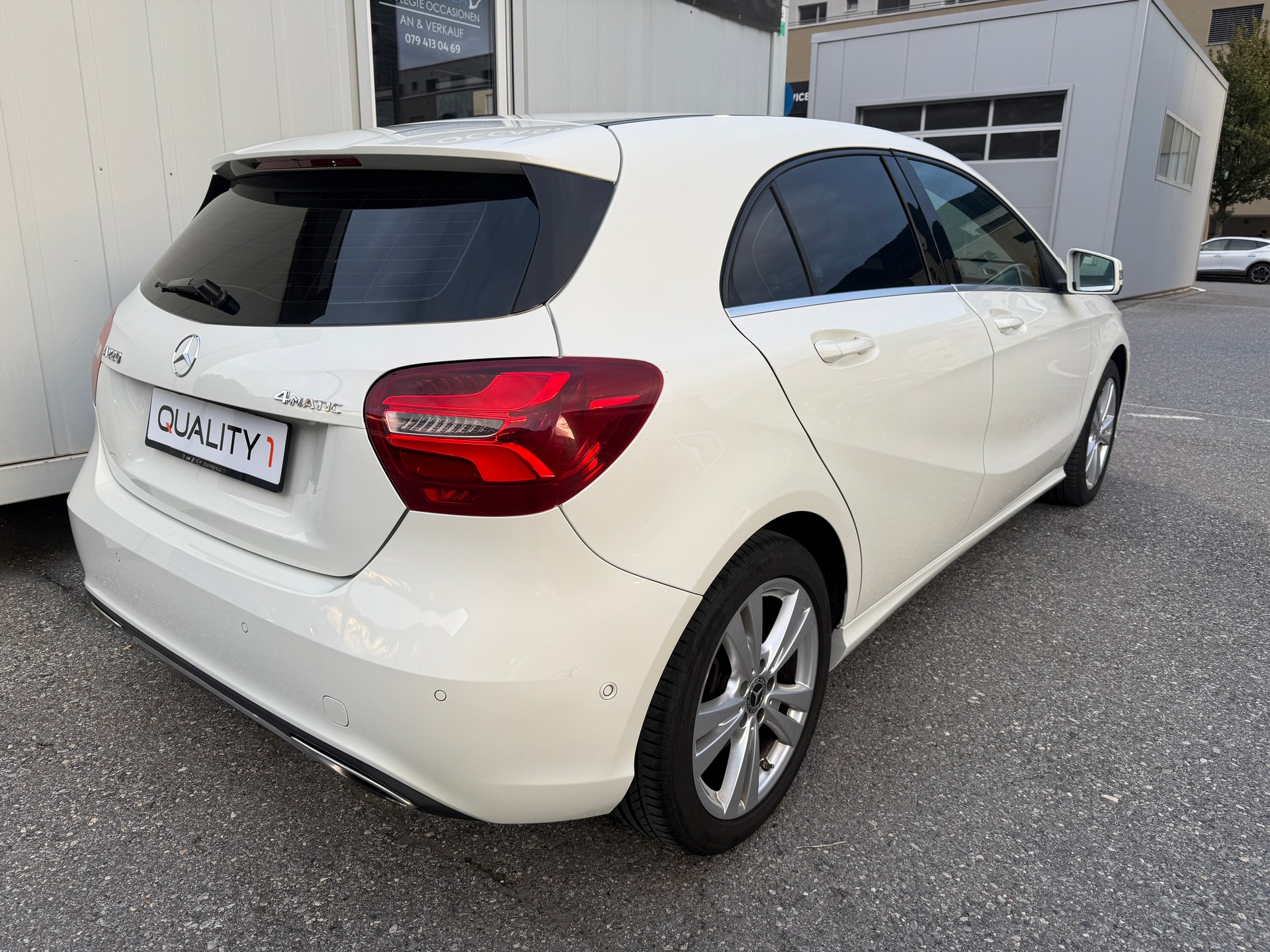MERCEDES-BENZ A 220 Urban 4Matic 7G-DCT *4X4* *FRISCH AB MFK* *LEDER*-showroom-element-3