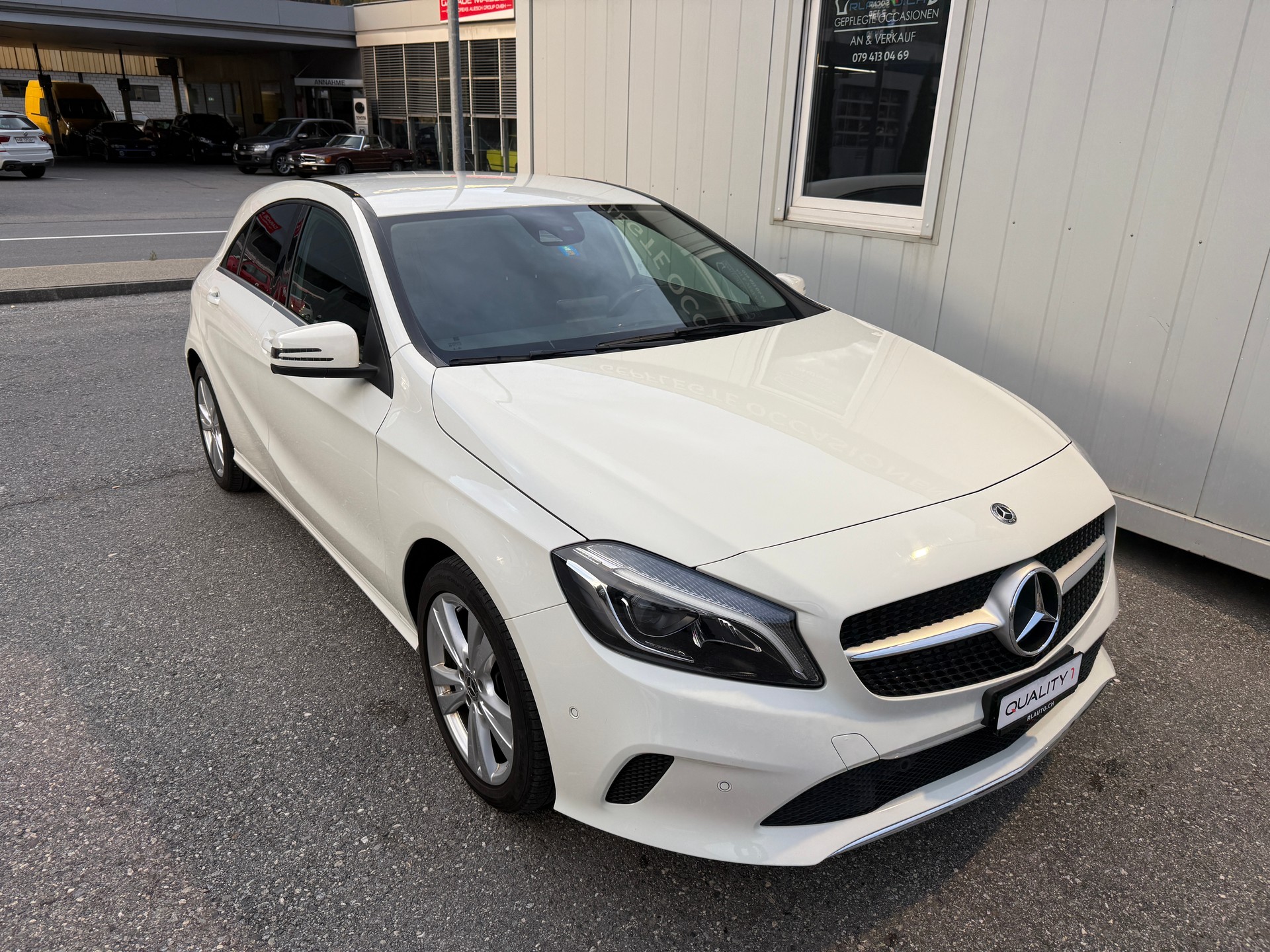 MERCEDES-BENZ A 220 Urban 4Matic 7G-DCT *4X4* *FRISCH AB MFK* *LEDER*
