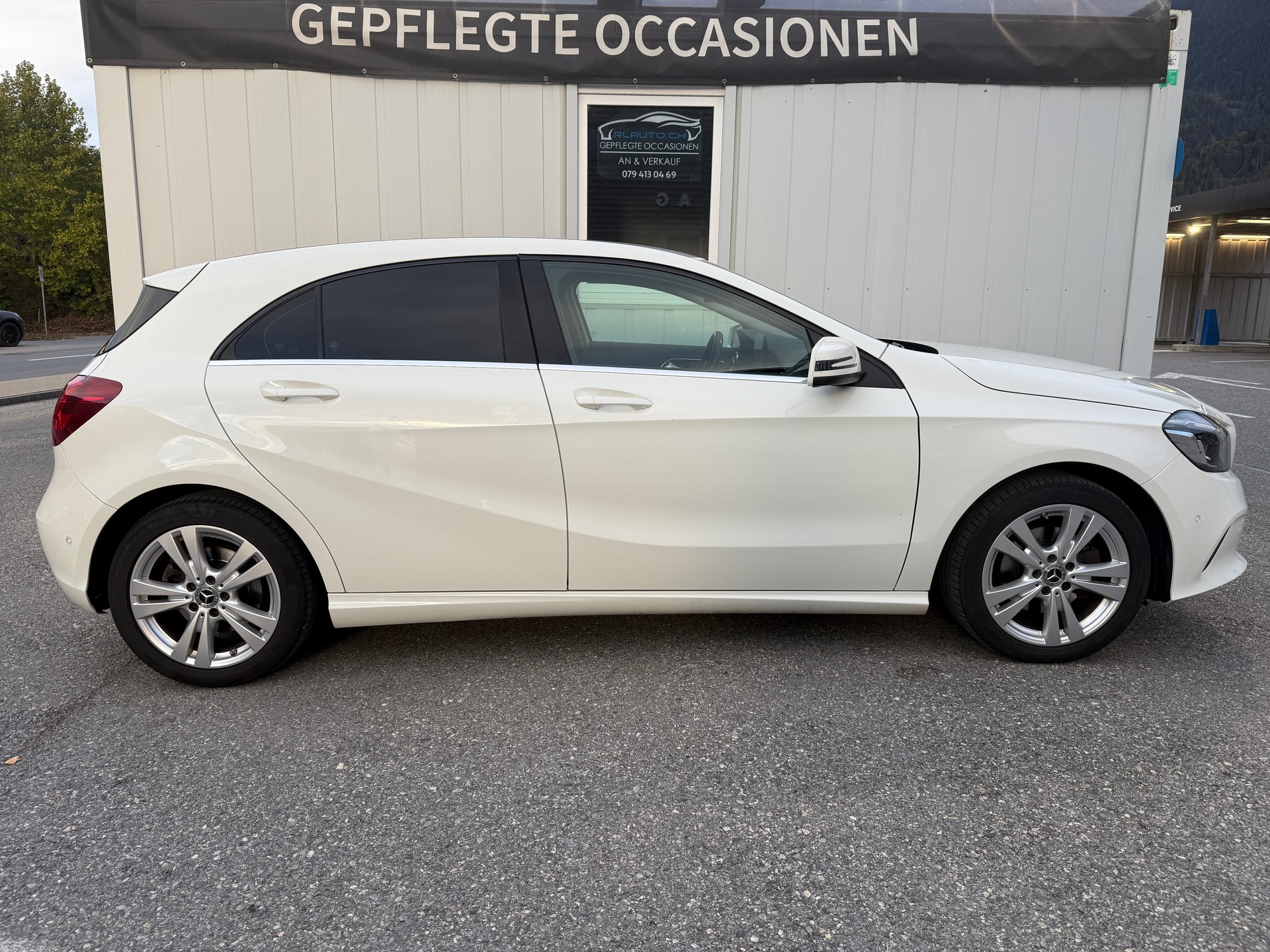 MERCEDES-BENZ A 220 Urban 4Matic 7G-DCT *4X4* *FRISCH AB MFK* *LEDER*-showroom-element-2