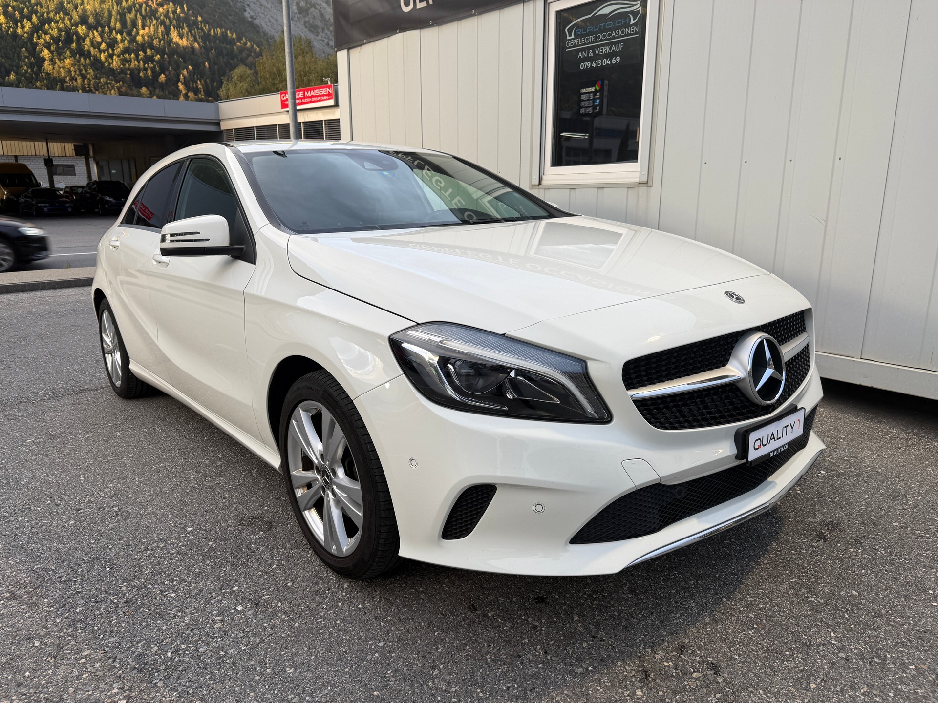 MERCEDES-BENZ A 220 Urban 4Matic 7G-DCT *4X4* *FRISCH AB MFK* *LEDER*-showroom-element-1
