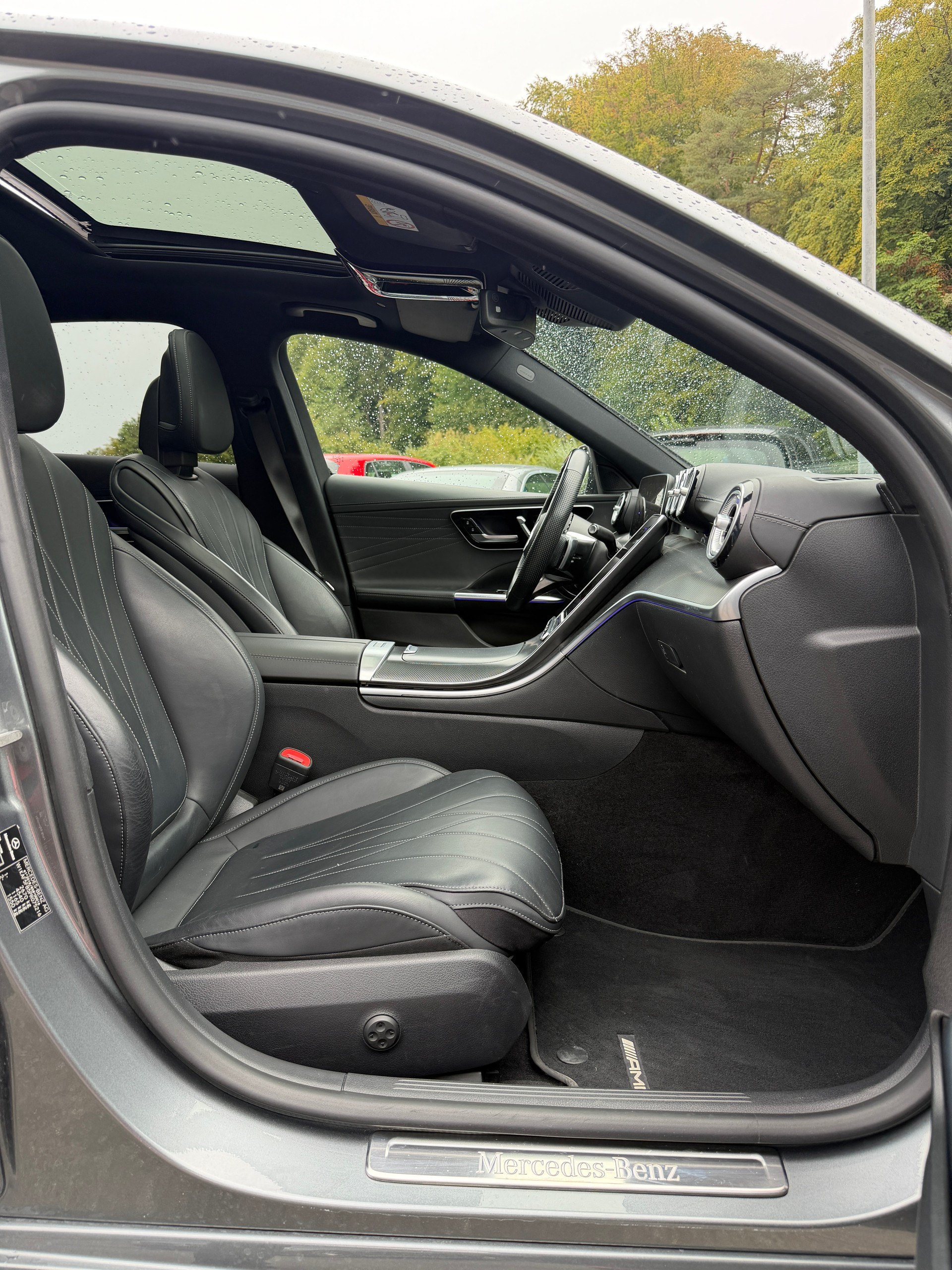 MERCEDES-BENZ C 400e 4Matic AMG Line-image-10