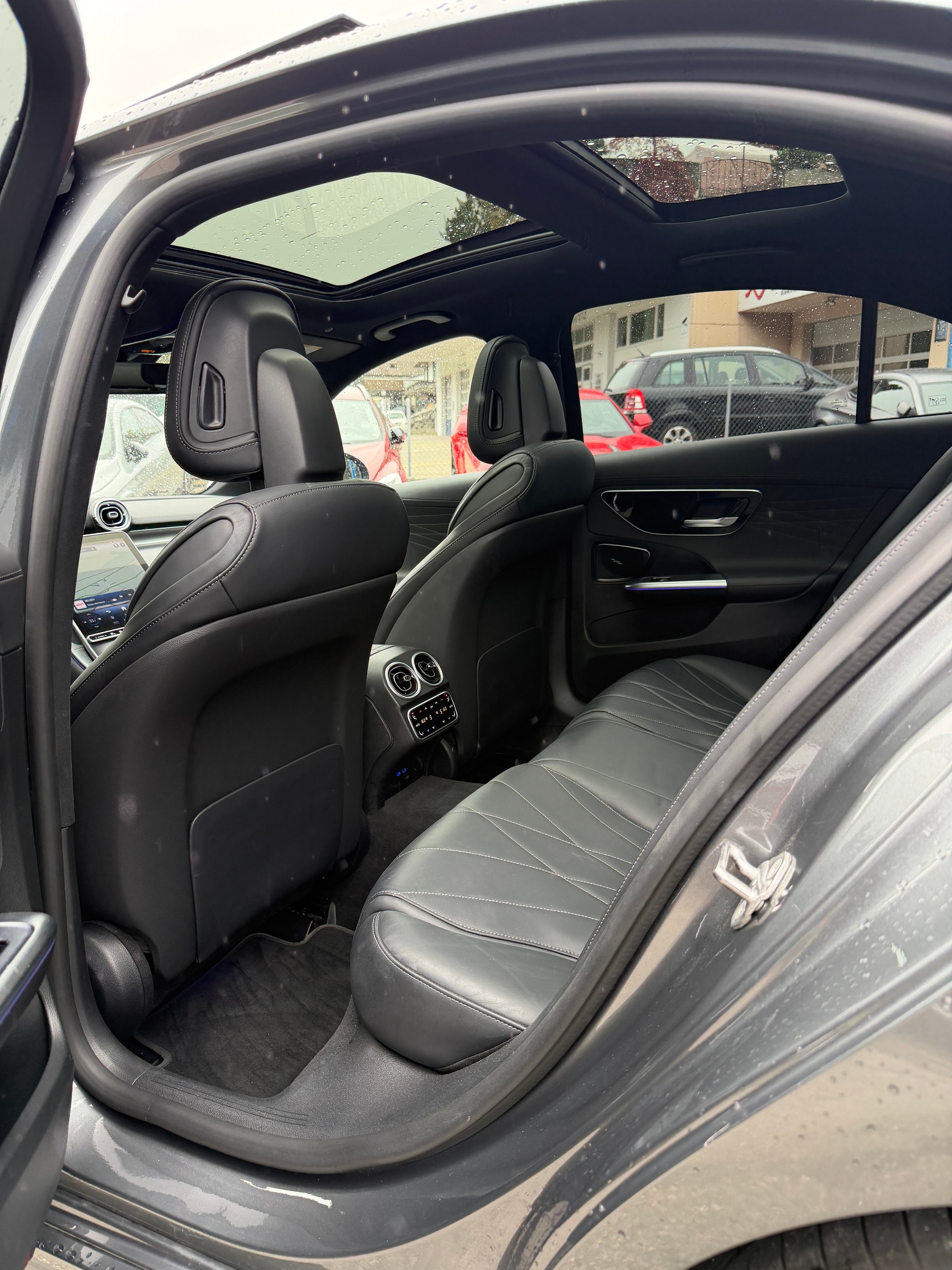 MERCEDES-BENZ C 400e 4Matic AMG Line-image-8