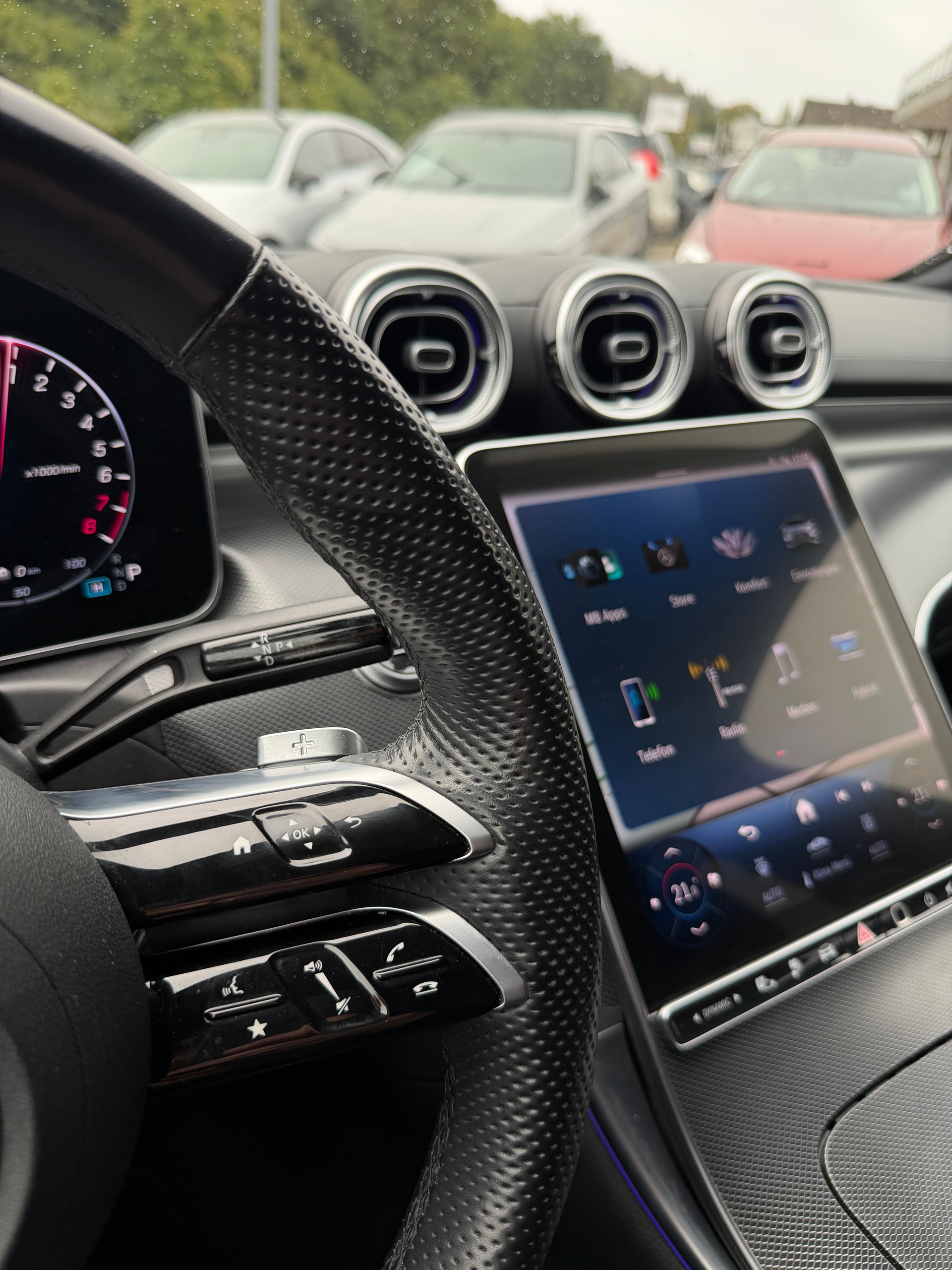 MERCEDES-BENZ C 400e 4Matic AMG Line-image-12