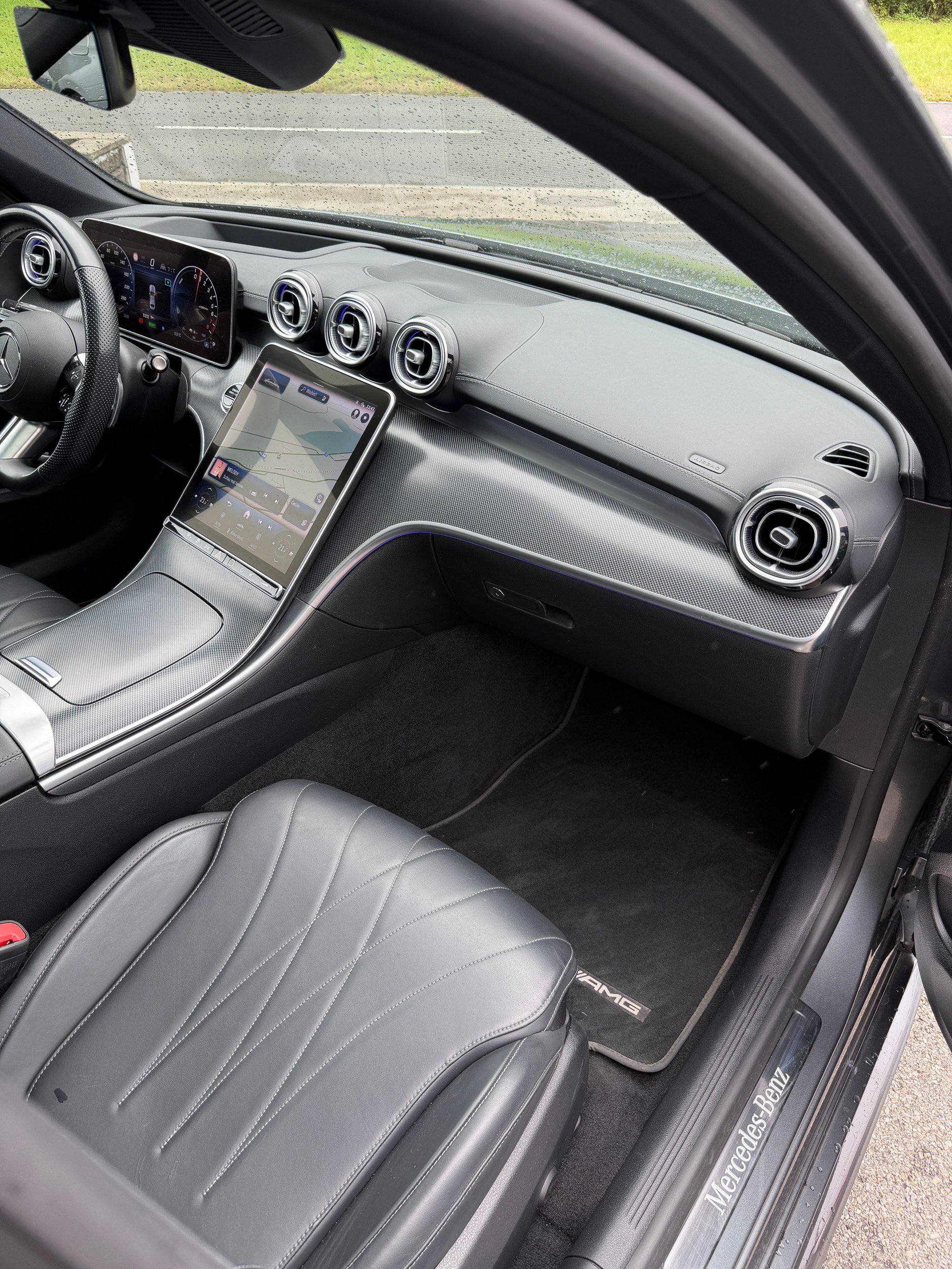 MERCEDES-BENZ C 400e 4Matic AMG Line-image-9