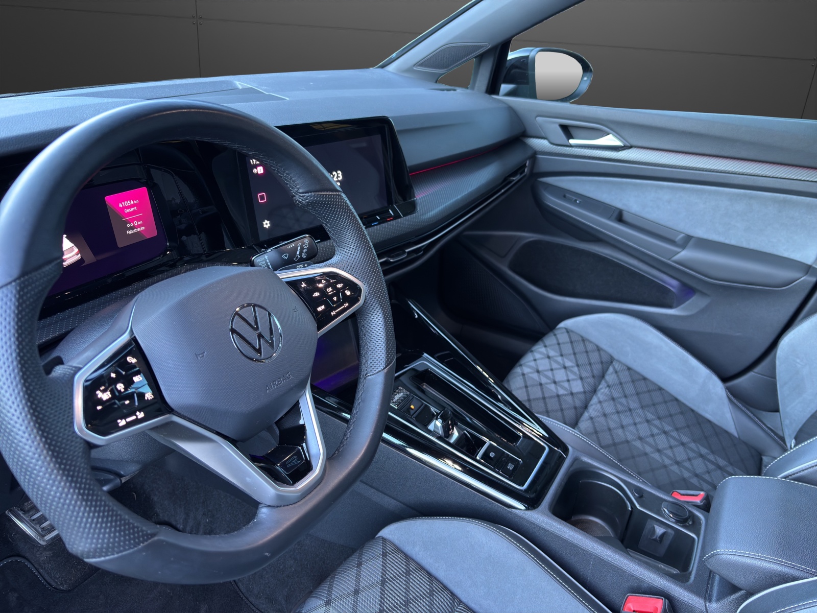 VW Golf Variant 1.5 eTSI mHEV R-Line-image-3