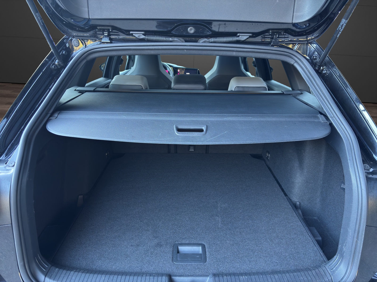 VW Golf Variant 1.5 eTSI mHEV R-Line-image-11