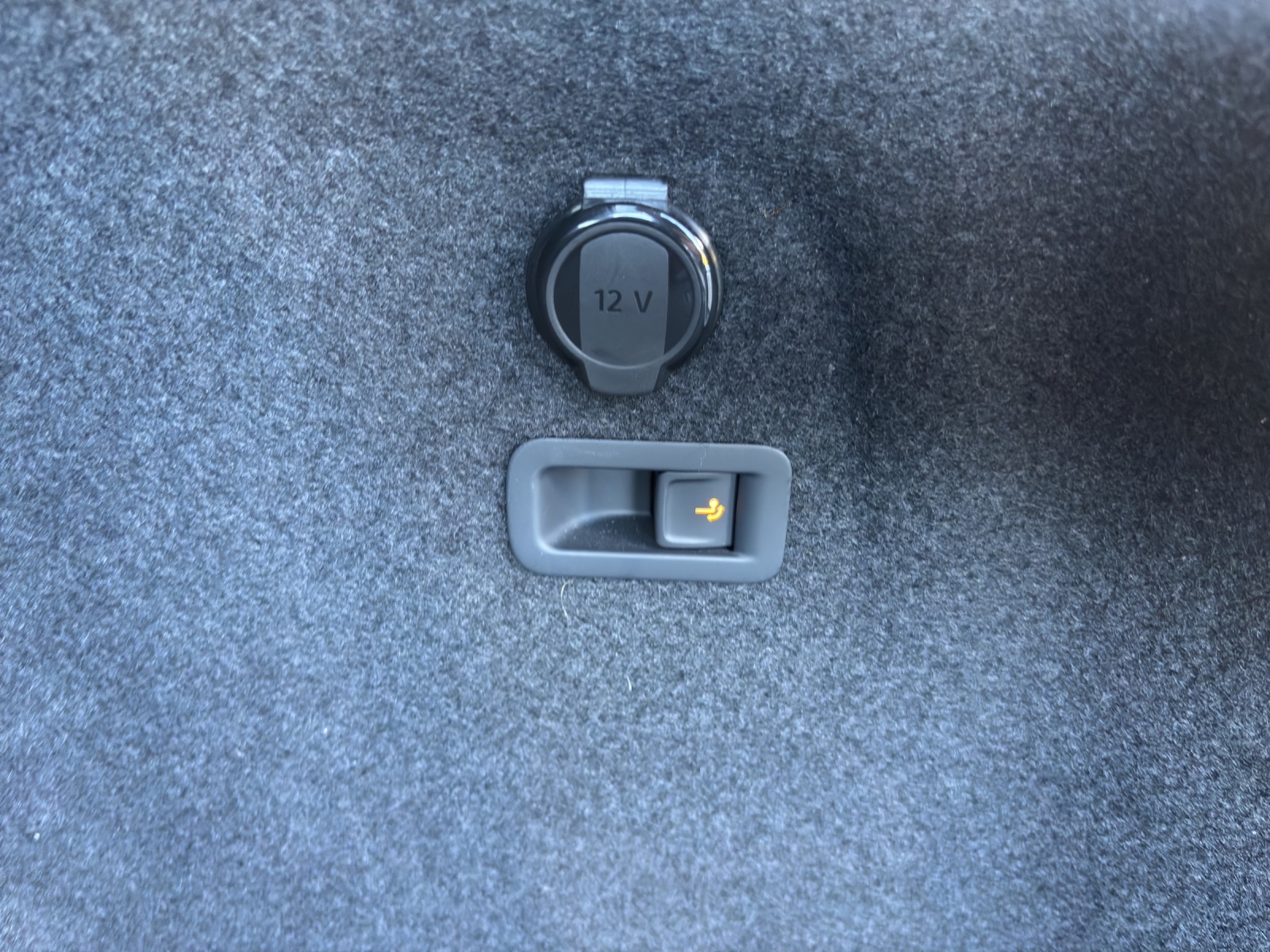 VW Golf Variant 1.5 eTSI mHEV R-Line-image-12