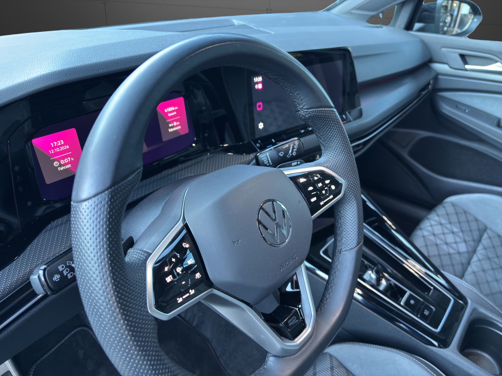 VW Golf Variant 1.5 eTSI mHEV R-Line-image-4