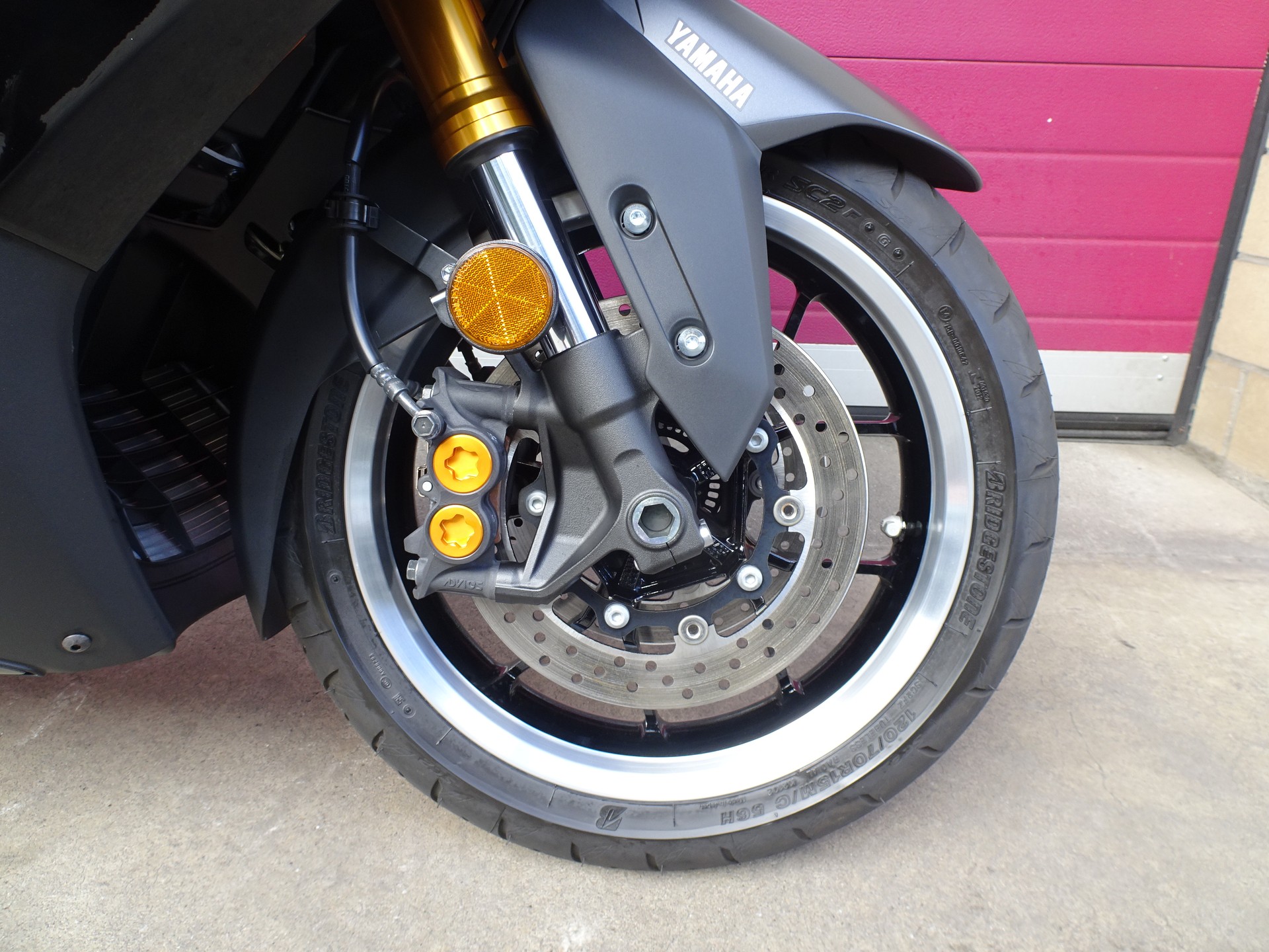 YAMAHA T-MAX Tech-Max XP 560-showroom-element-1