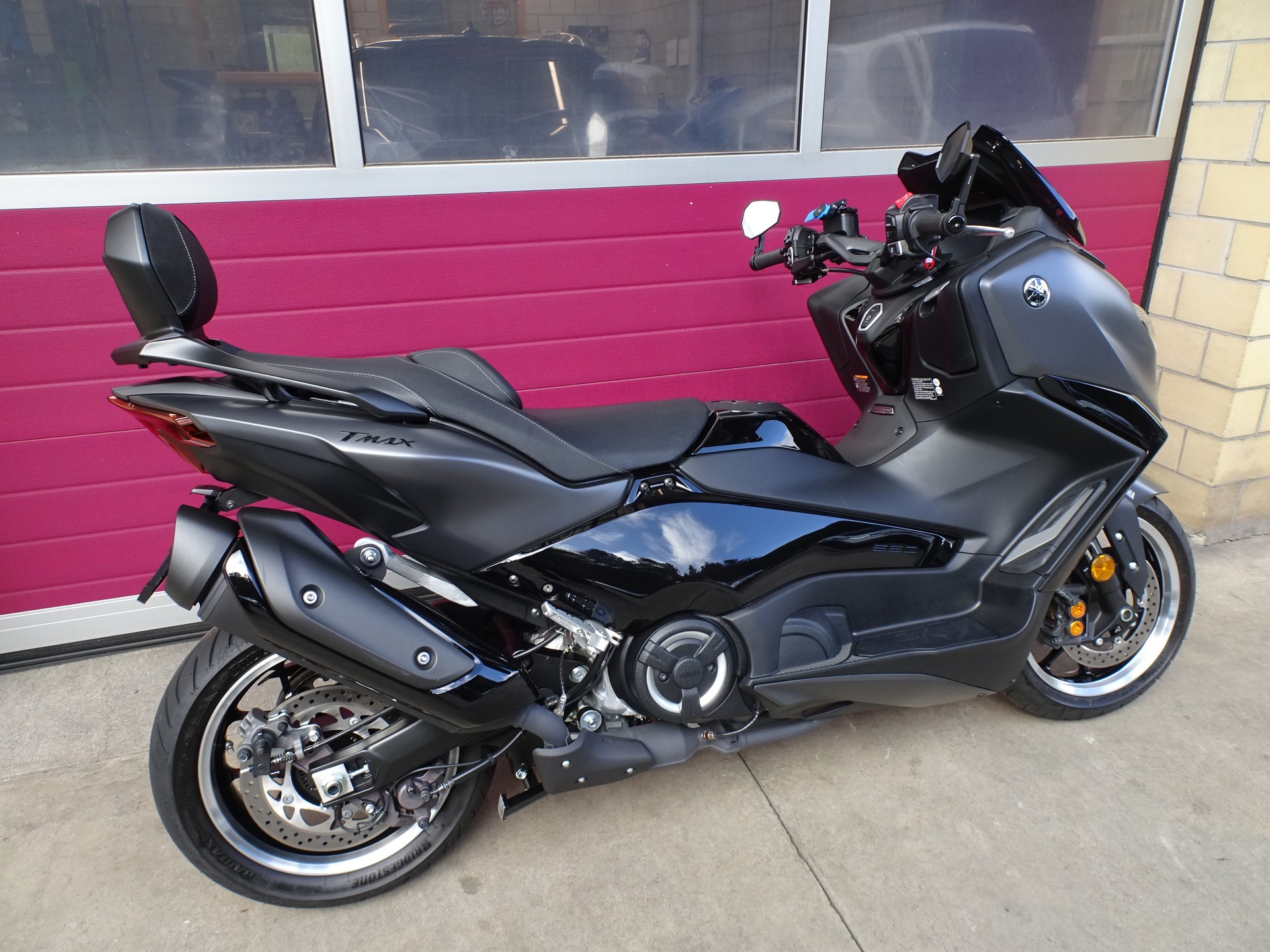 YAMAHA T-MAX Tech-Max XP 560-showroom-element-3