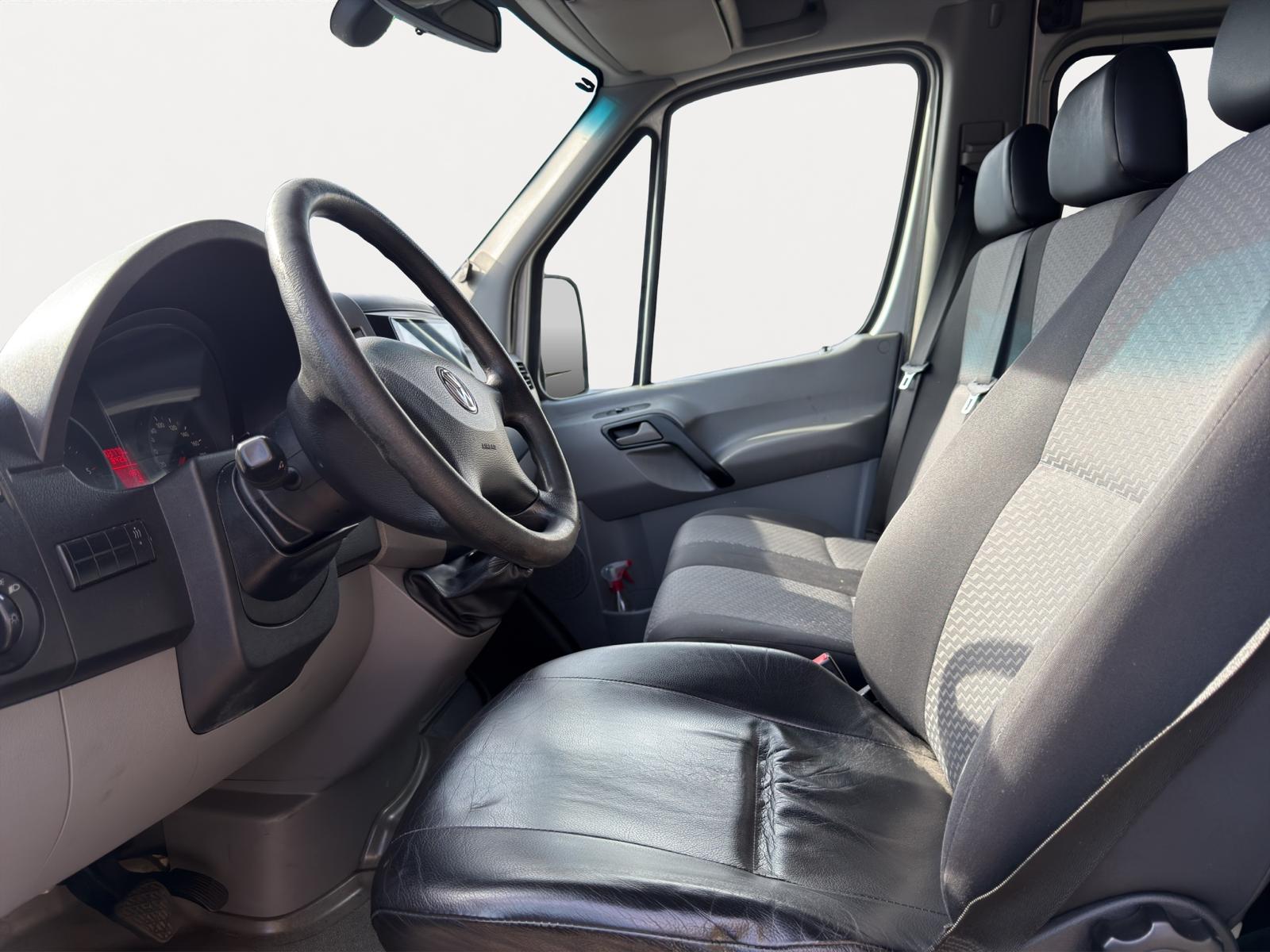 VW Crafter 35 2.0 TDI CR-image-8