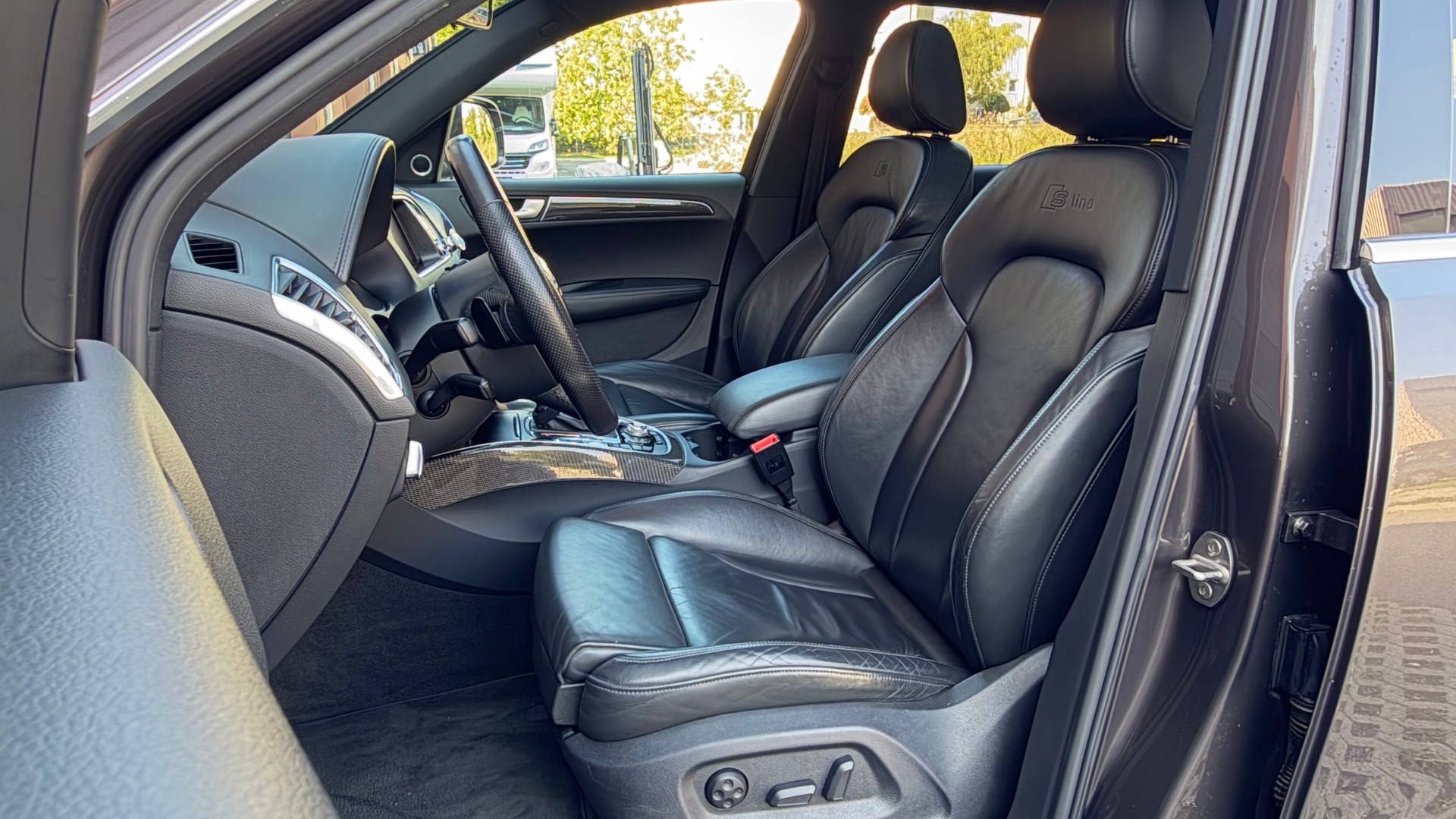 AUDI Q5 3.2 FSI quattro "* CH Auto * Toit Ouvrant * Camera recul * Son Bang&Olufsen * Sièges Electriques/Chauffants *"-image-21