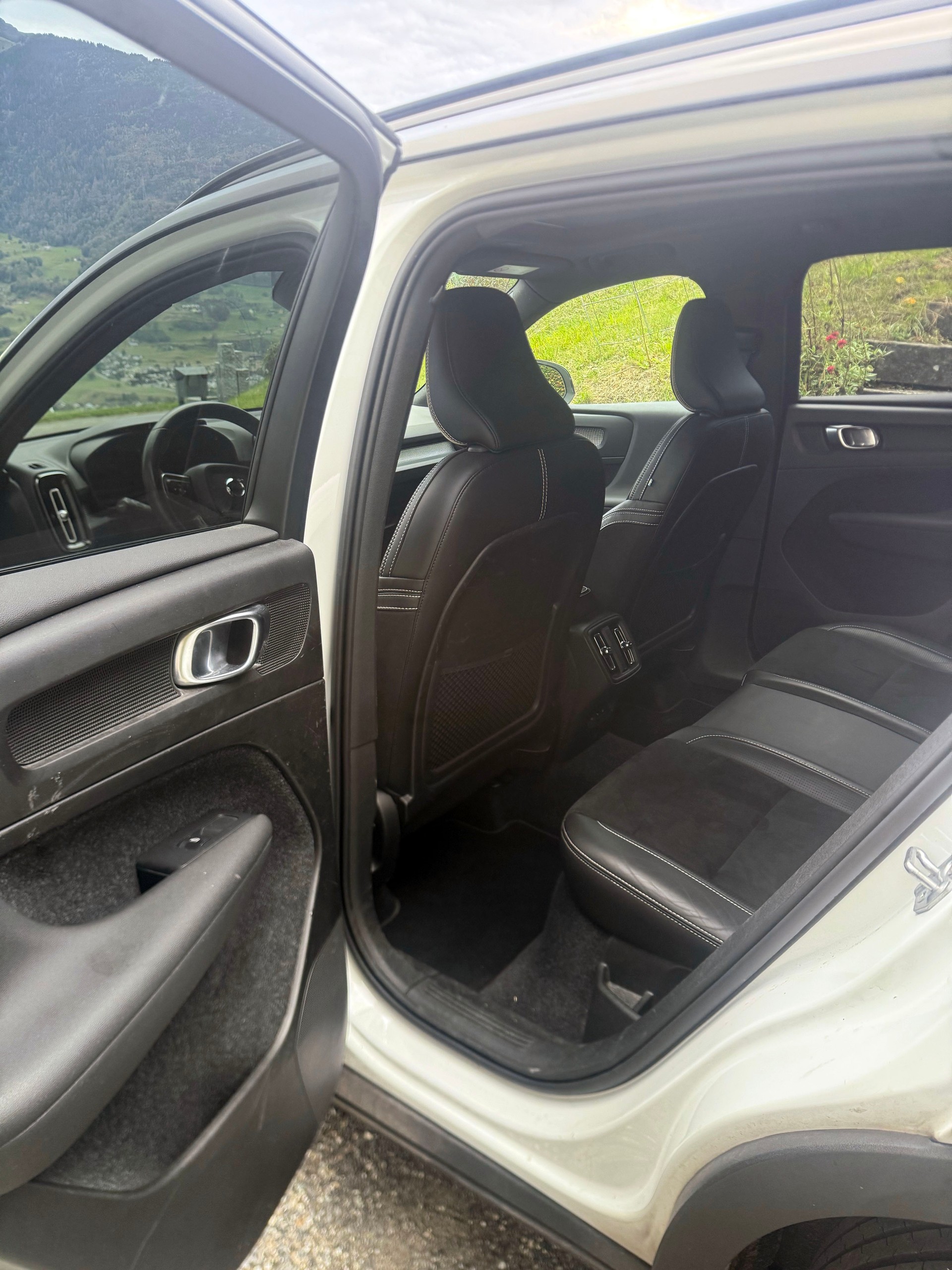 VOLVO 2.0 D4 R-Design AWD-image-8