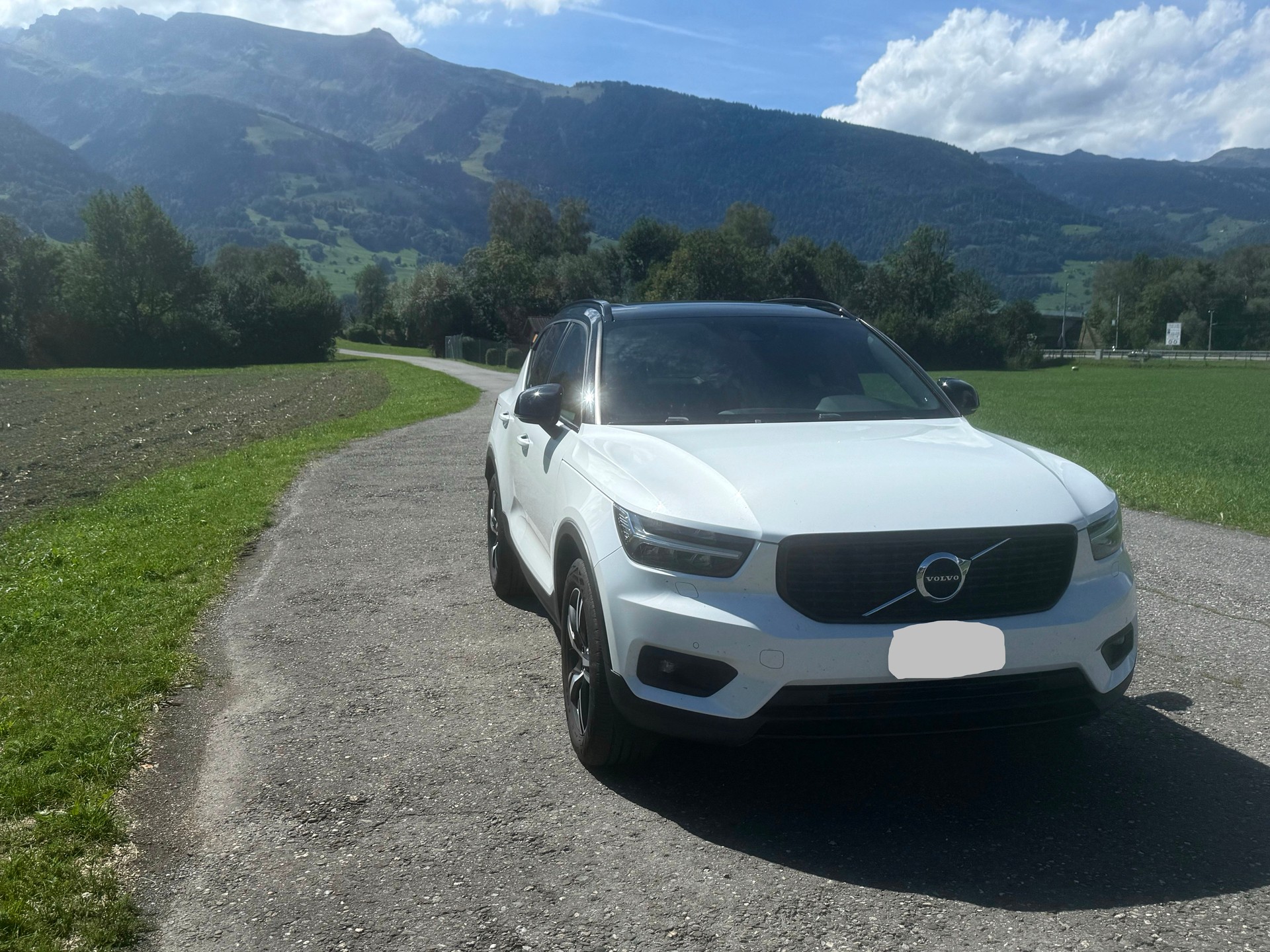 VOLVO 2.0 D4 R-Design AWD-image-4