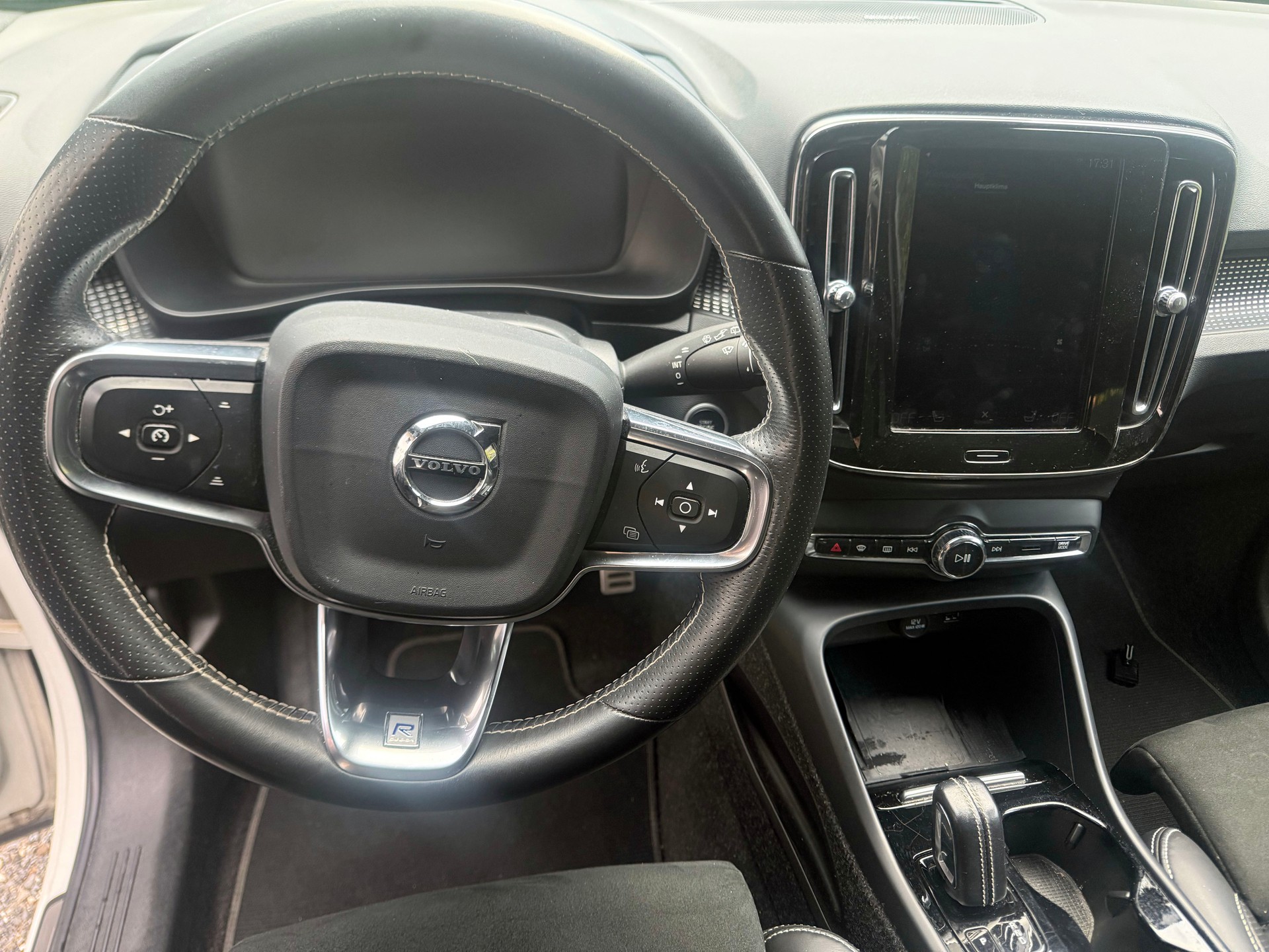 VOLVO 2.0 D4 R-Design AWD-image-6