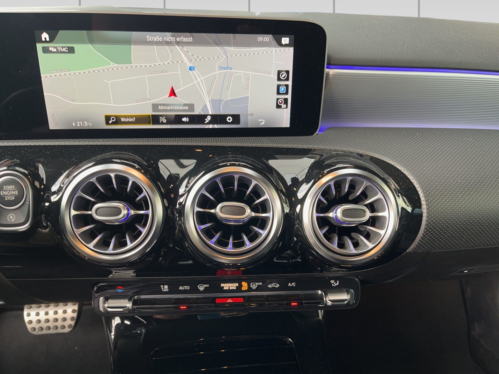 MERCEDES-BENZ A 200 AMG Line 7G-DCT-image-10