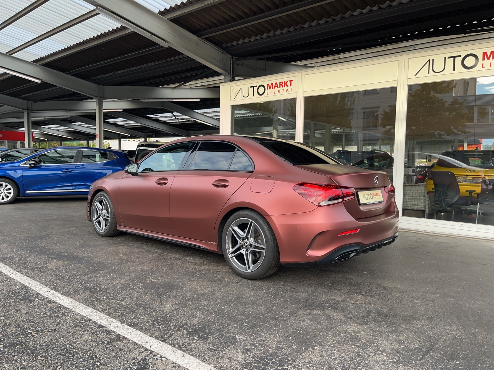 MERCEDES-BENZ A 200 AMG Line 7G-DCT-image-2