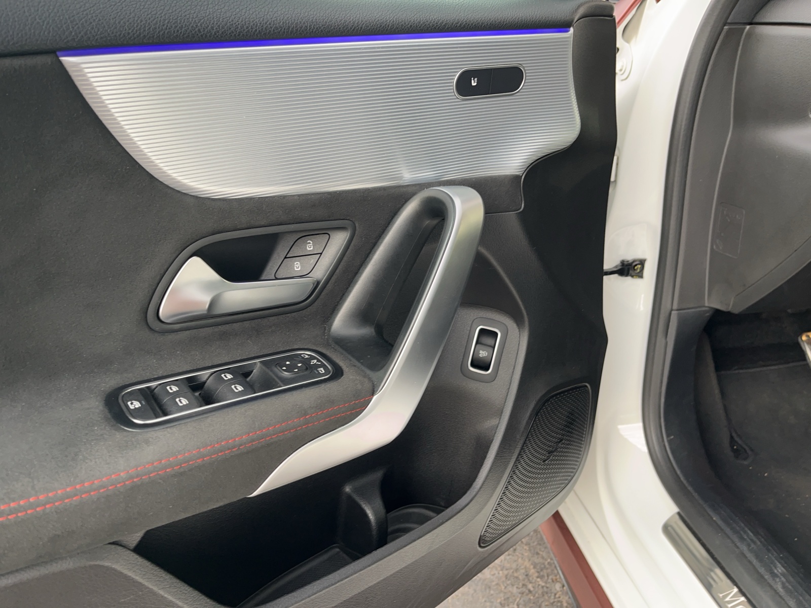 MERCEDES-BENZ A 200 AMG Line 7G-DCT-image-7