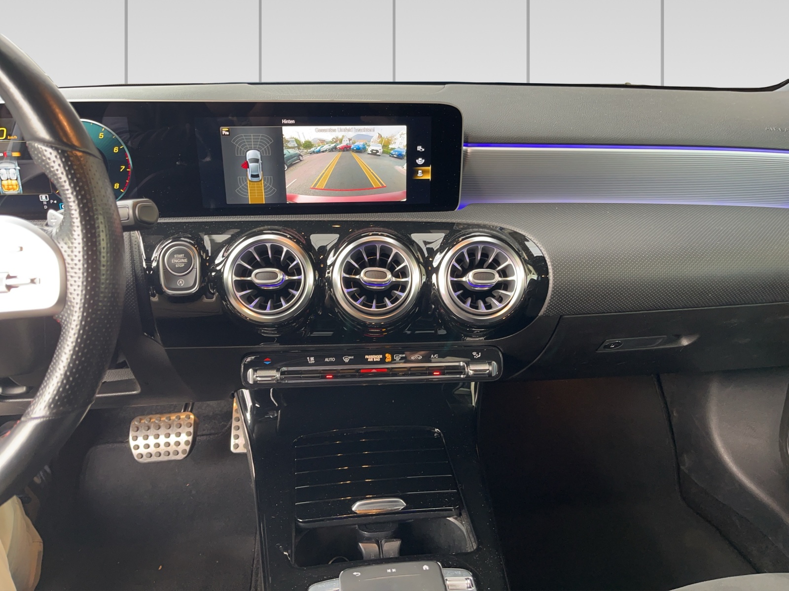 MERCEDES-BENZ A 200 AMG Line 7G-DCT-image-9