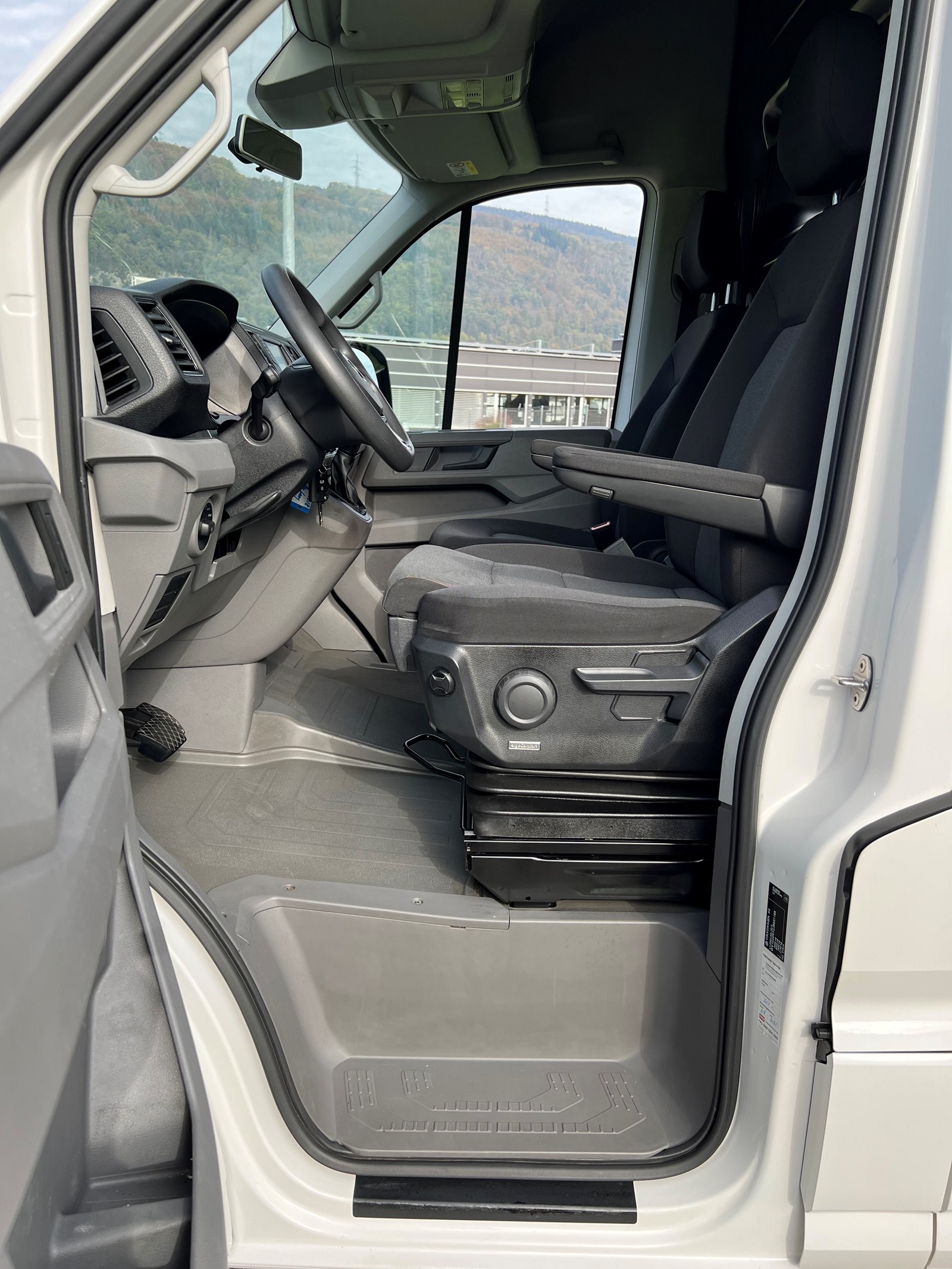 VW CRAFTER "EXTRA LANG 7.4 METER L5" !! FÜR CAMPERAUSBAU !! AUTOMAT !!-image-17