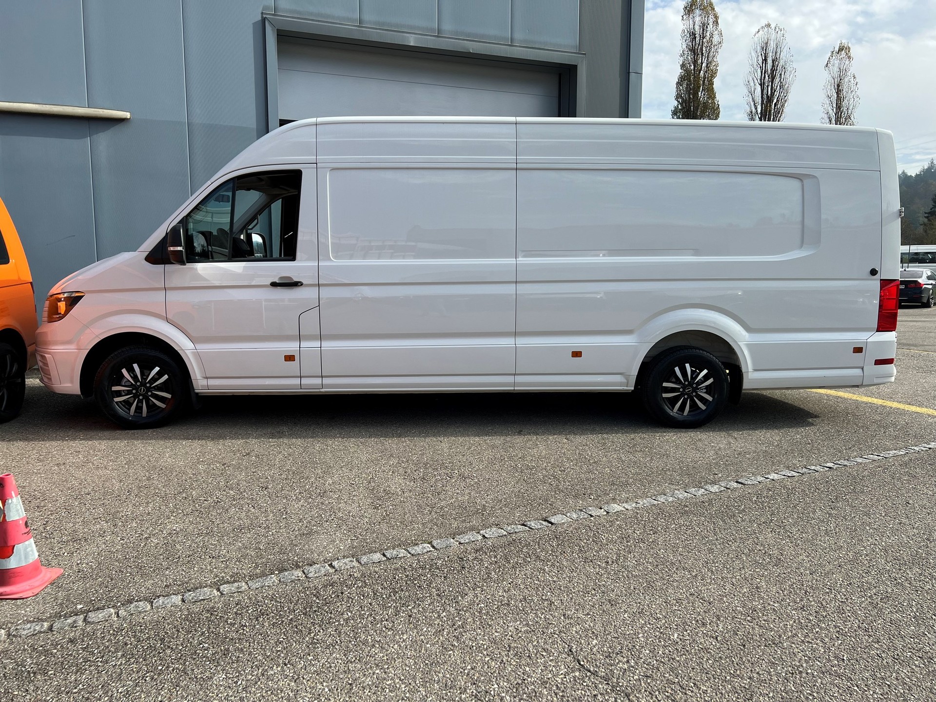 VW CRAFTER "EXTRA LANG 7.4 METER L5" !! FÜR CAMPERAUSBAU !! AUTOMAT !!-image-19