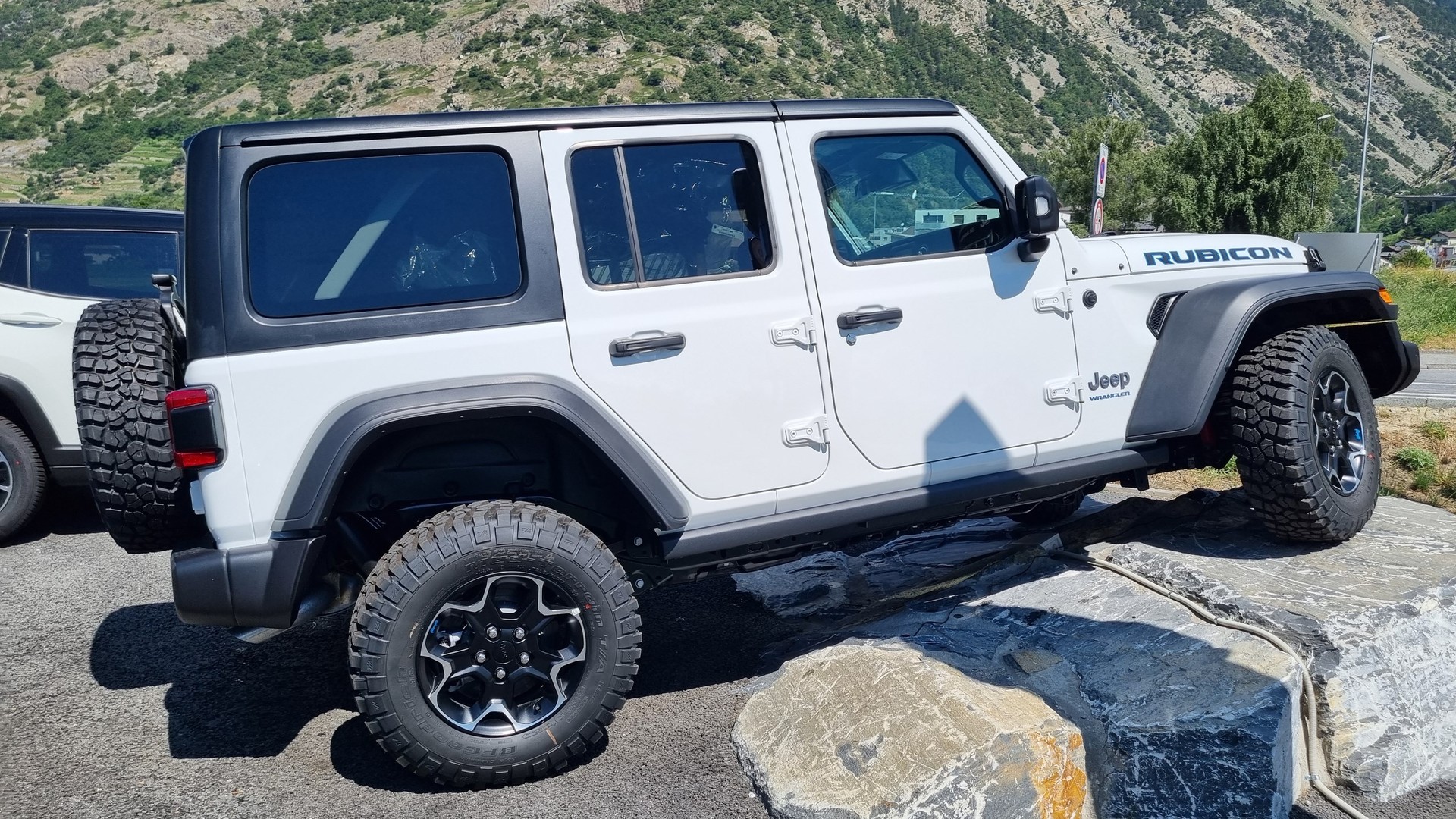JEEP Wrangler 2.0 PHEV Unlimited Rubicon Automatic-image-11
