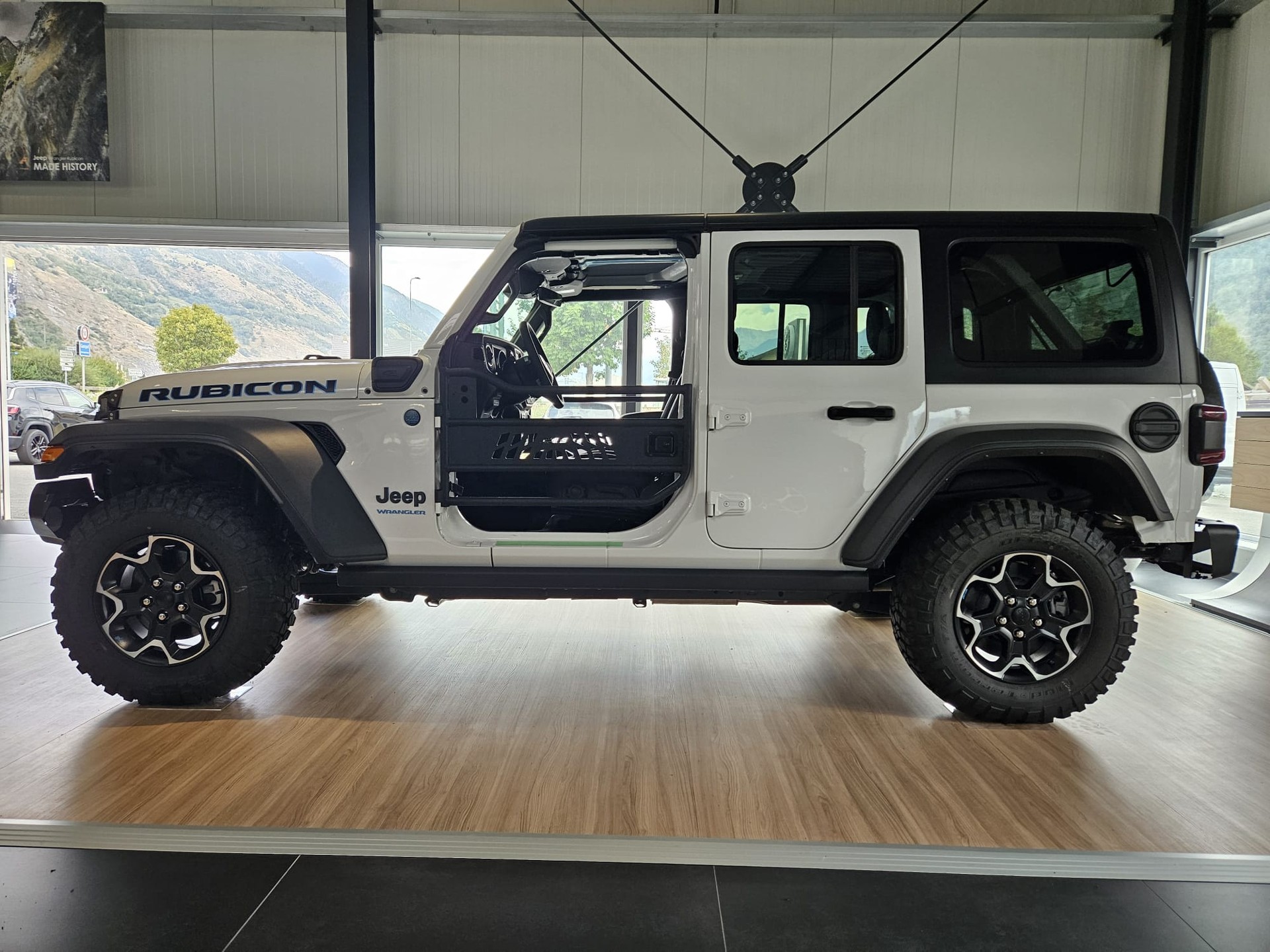 JEEP Wrangler 2.0 PHEV Unlimited Rubicon Automatic-image-3