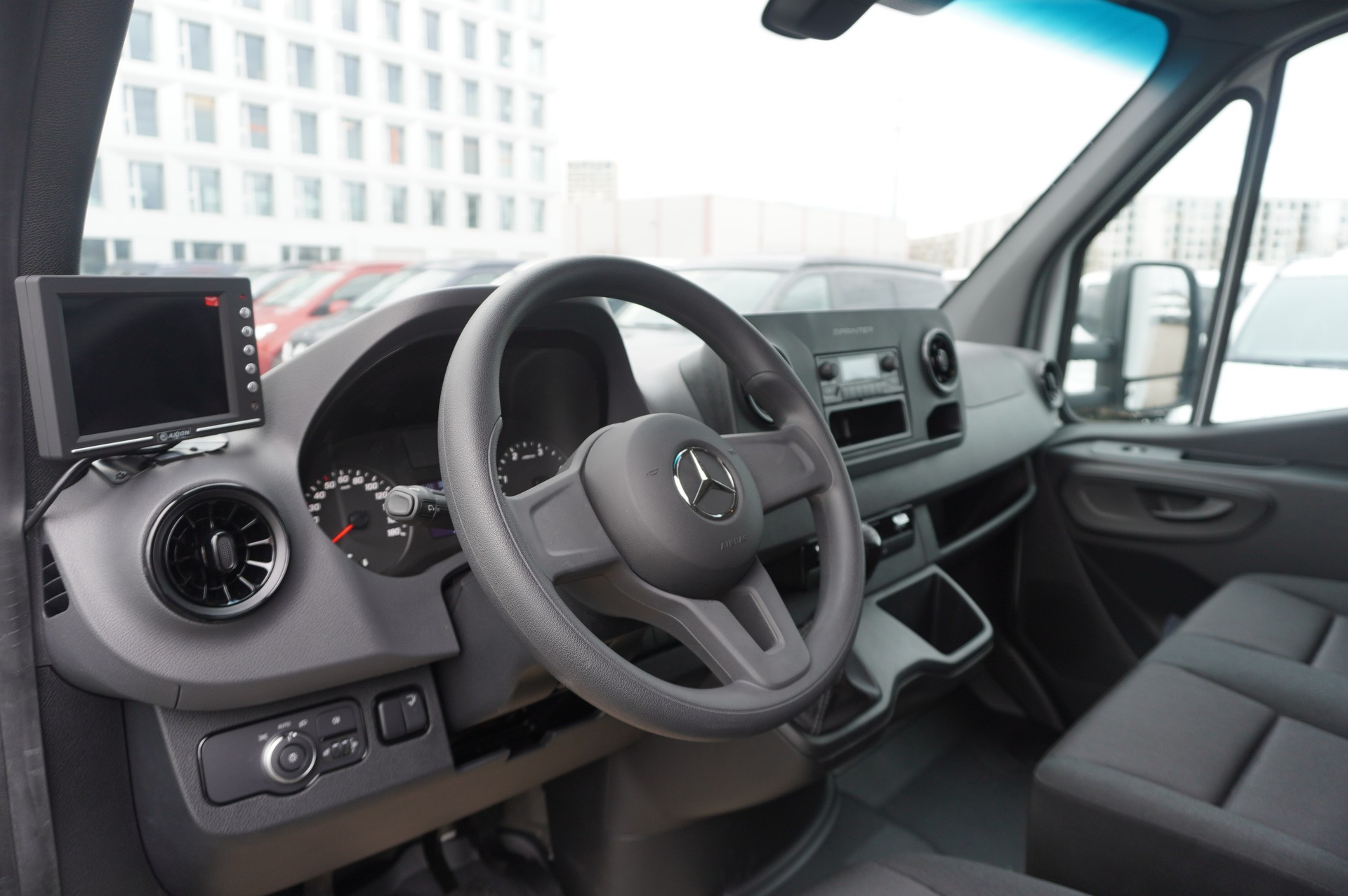 MERCEDES-BENZ Sprinter 317 CDI Lang Kofferaufbau mit Hebebühne-image-4