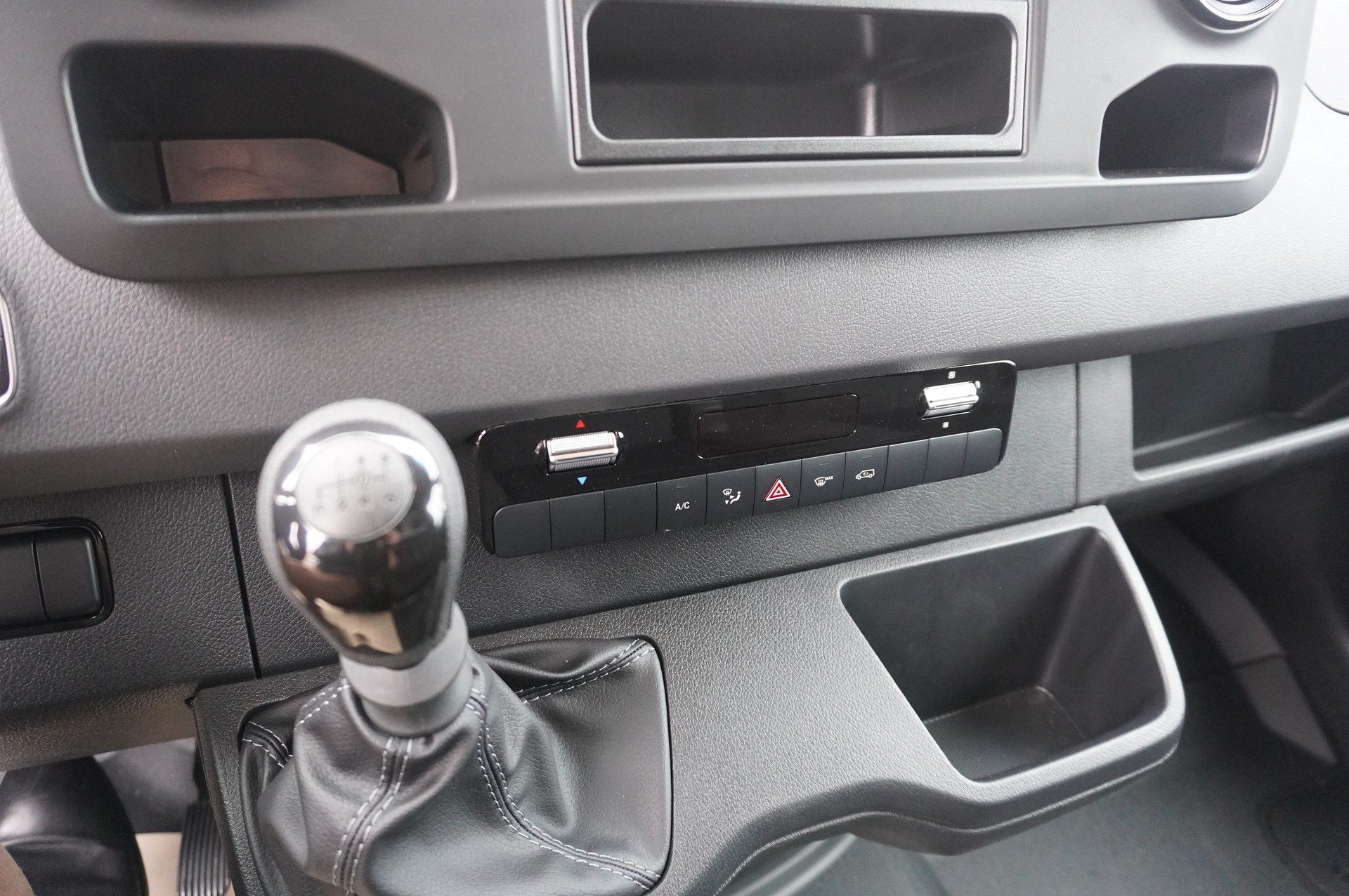 MERCEDES-BENZ Sprinter 317 CDI Lang Kofferaufbau mit Hebebühne-image-6