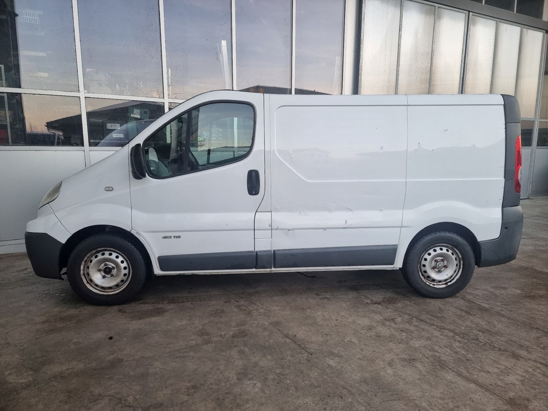 RENAULT Trafic 2.0 dCi 115 2.9t L1H1-image-6