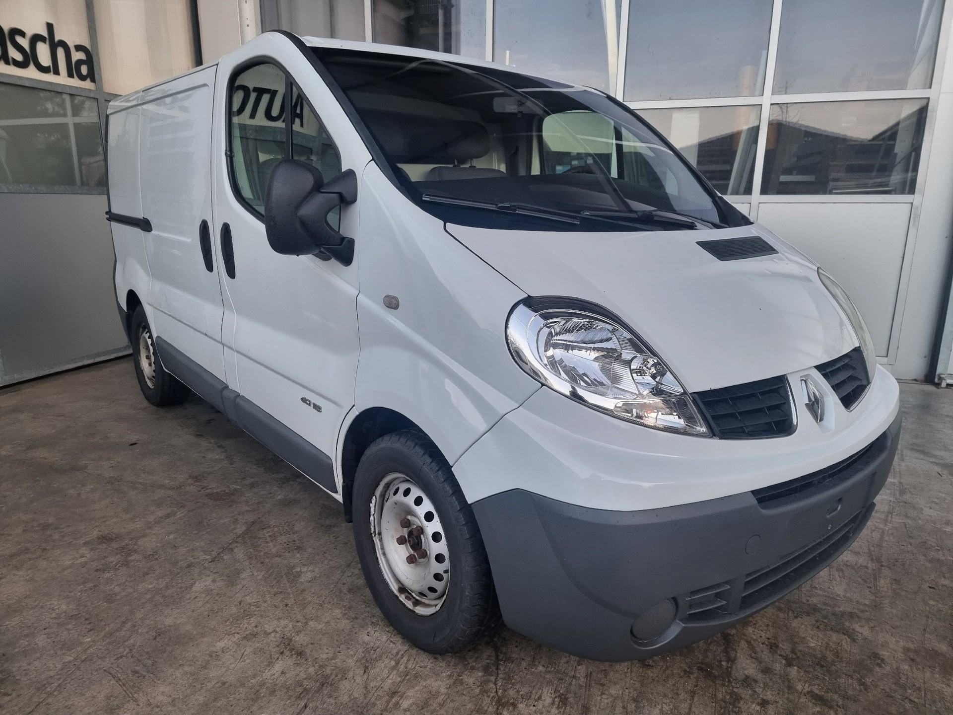 RENAULT Trafic 2.0 dCi 115 2.9t L1H1-image-1