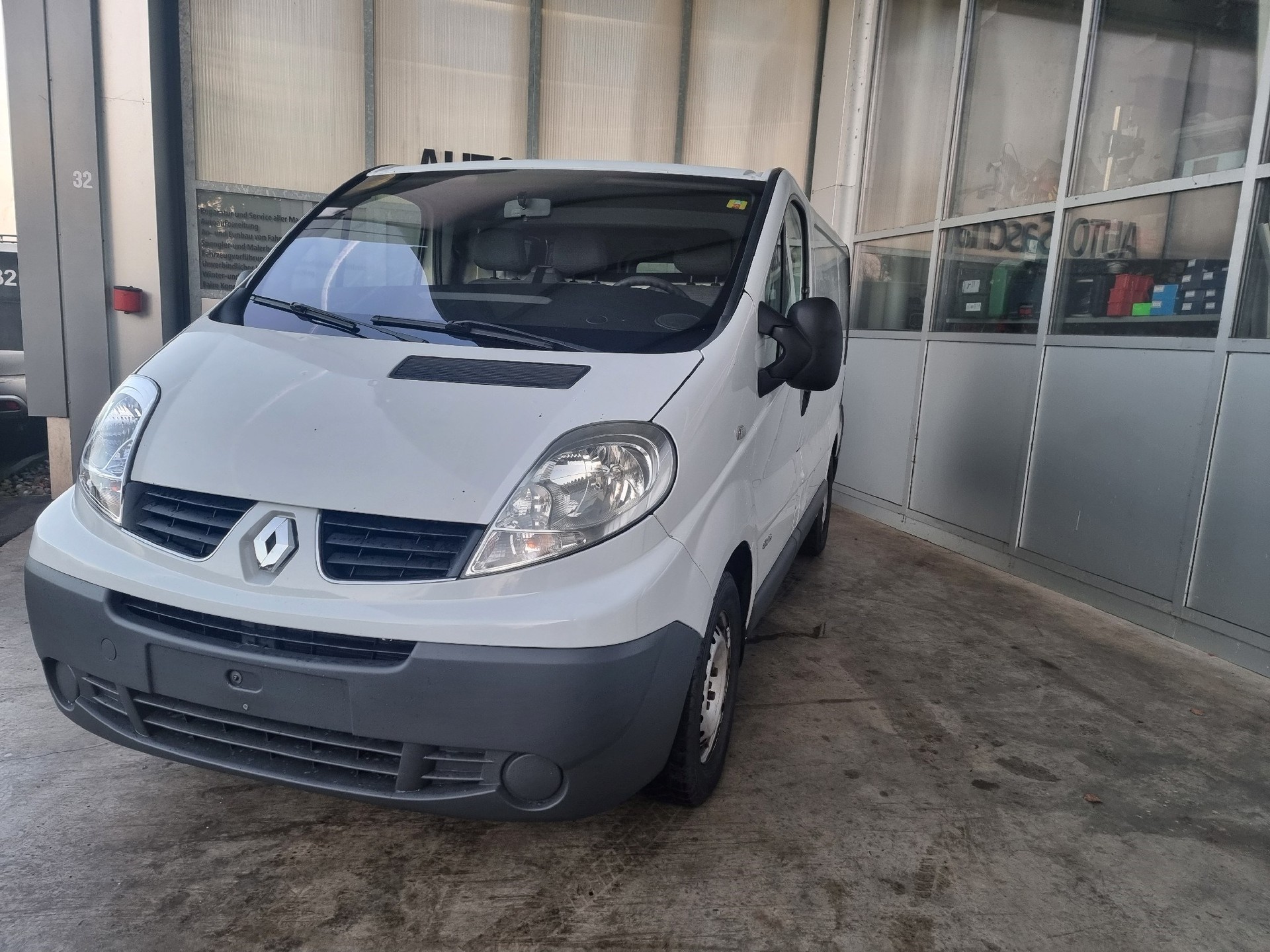 RENAULT Trafic 2.0 dCi 115 2.9t L1H1-image-0