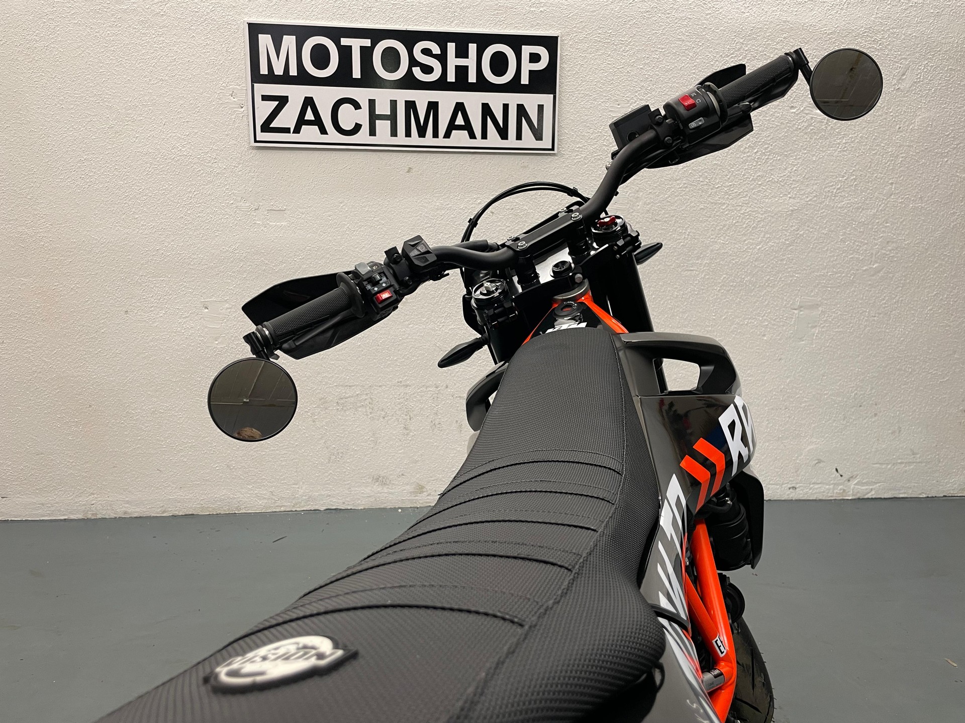 KTM 690 SMC R-image-6