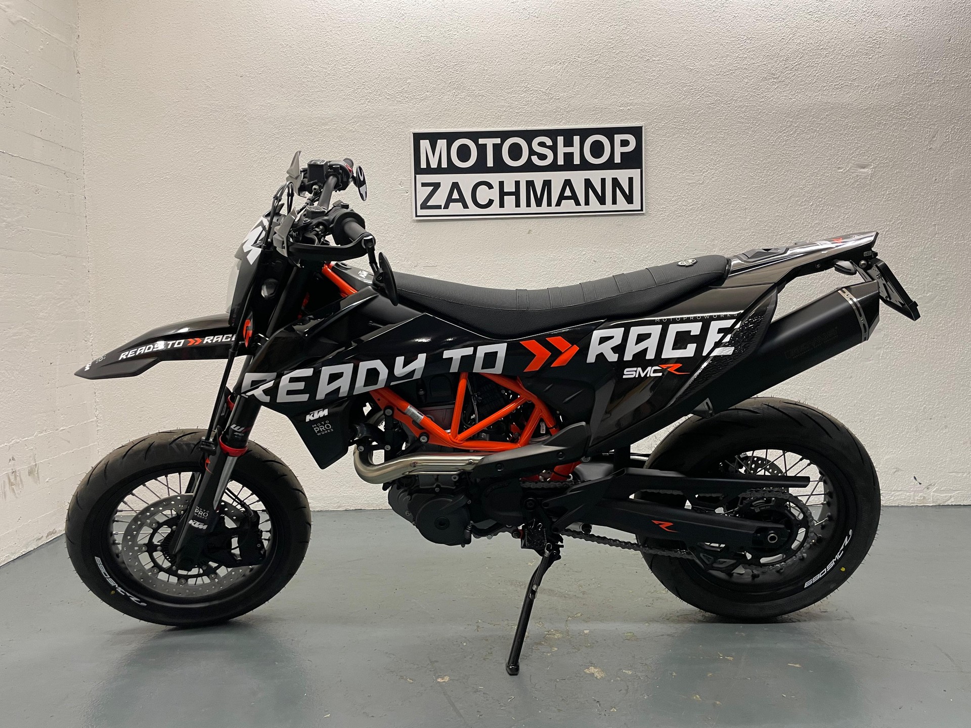 KTM 690 SMC R-showroom-element-3