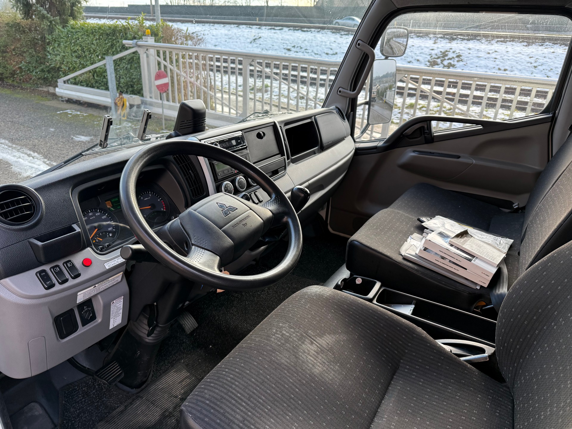 MITSUBISHI FUSO Canter 7C15-image-6