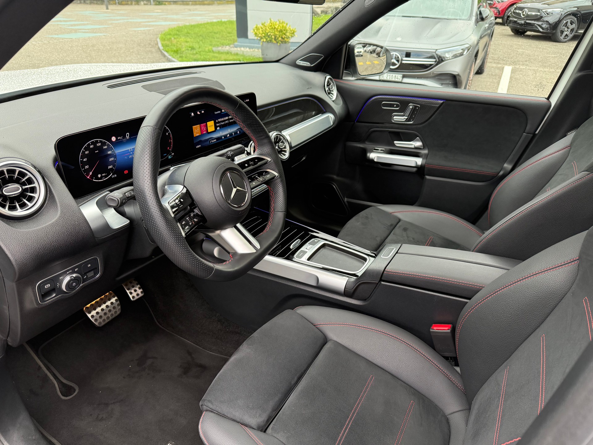 MERCEDES-BENZ GLB 220 4Matic 8G-Tronic-showroom-element-3