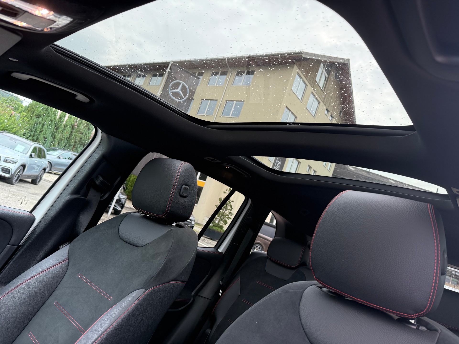 MERCEDES-BENZ GLB 220 4Matic 8G-Tronic-image-12