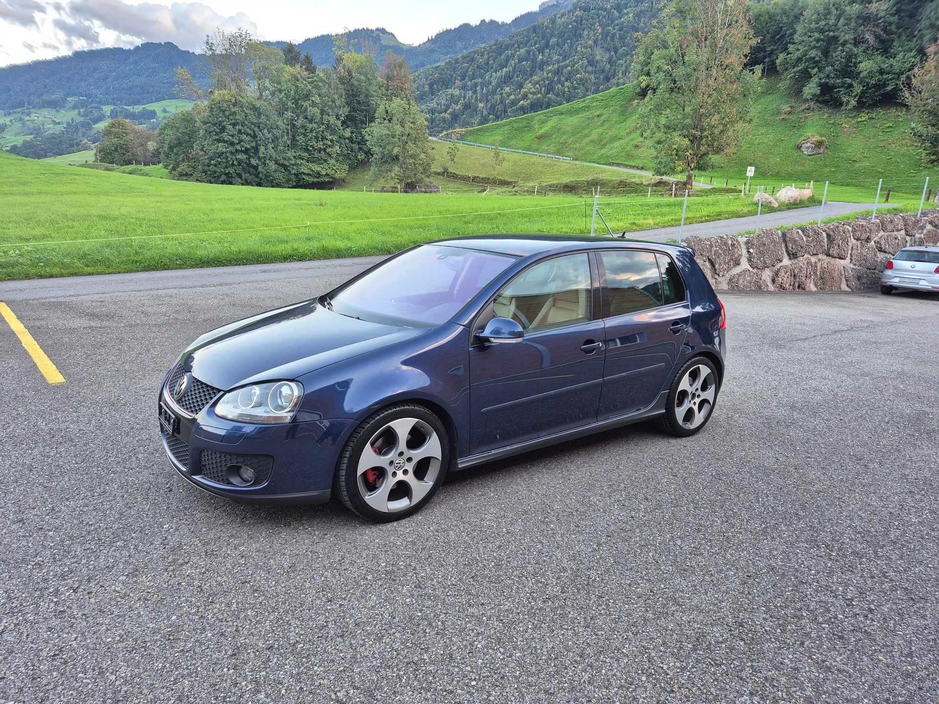 VW Golf 2.0 TFSI GTI-image-1