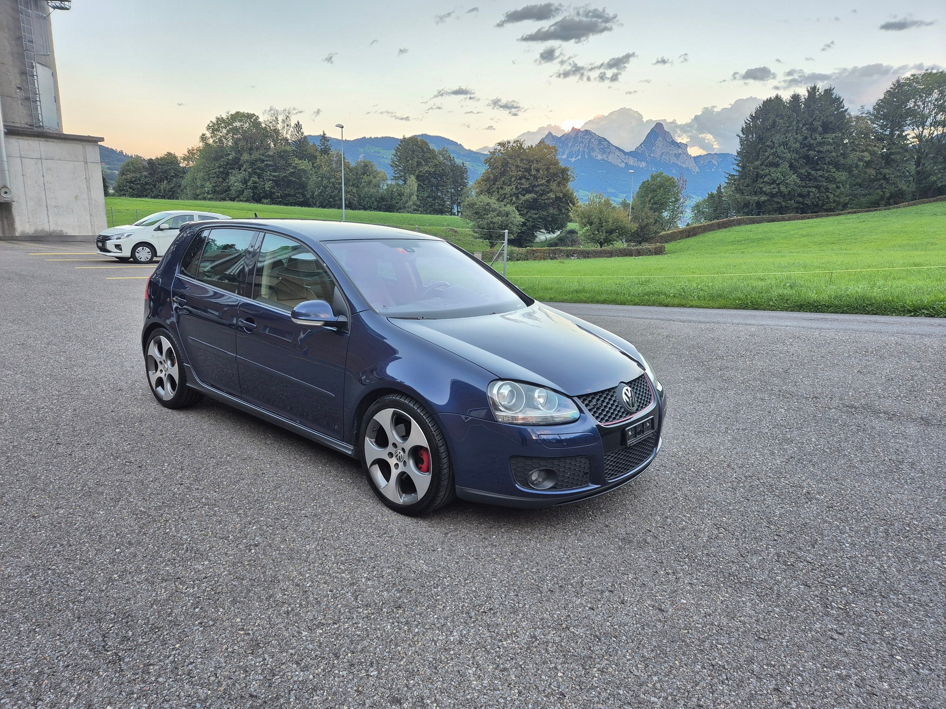VW Golf 2.0 TFSI GTI-image-3
