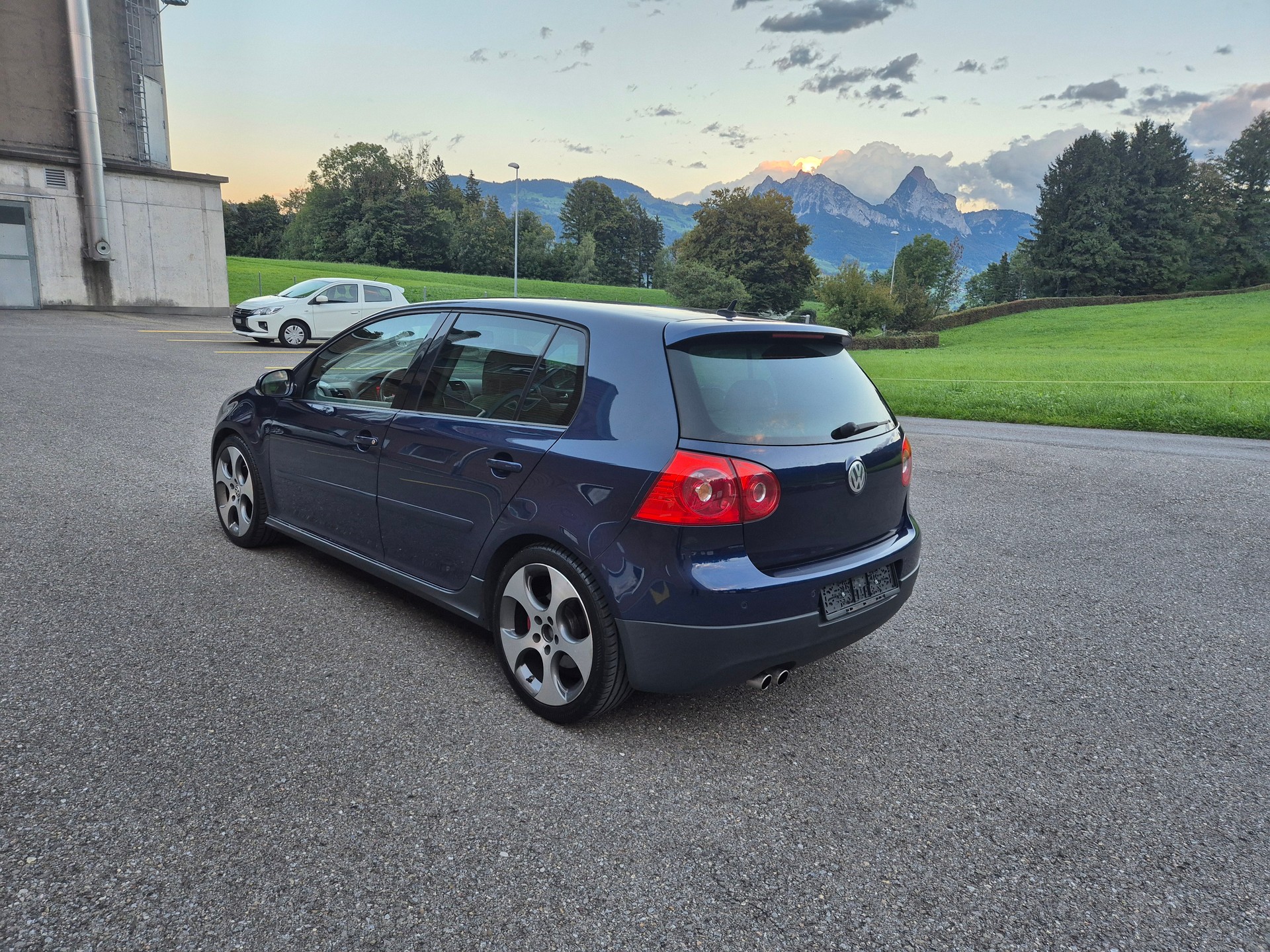 VW Golf 2.0 TFSI GTI-image-2