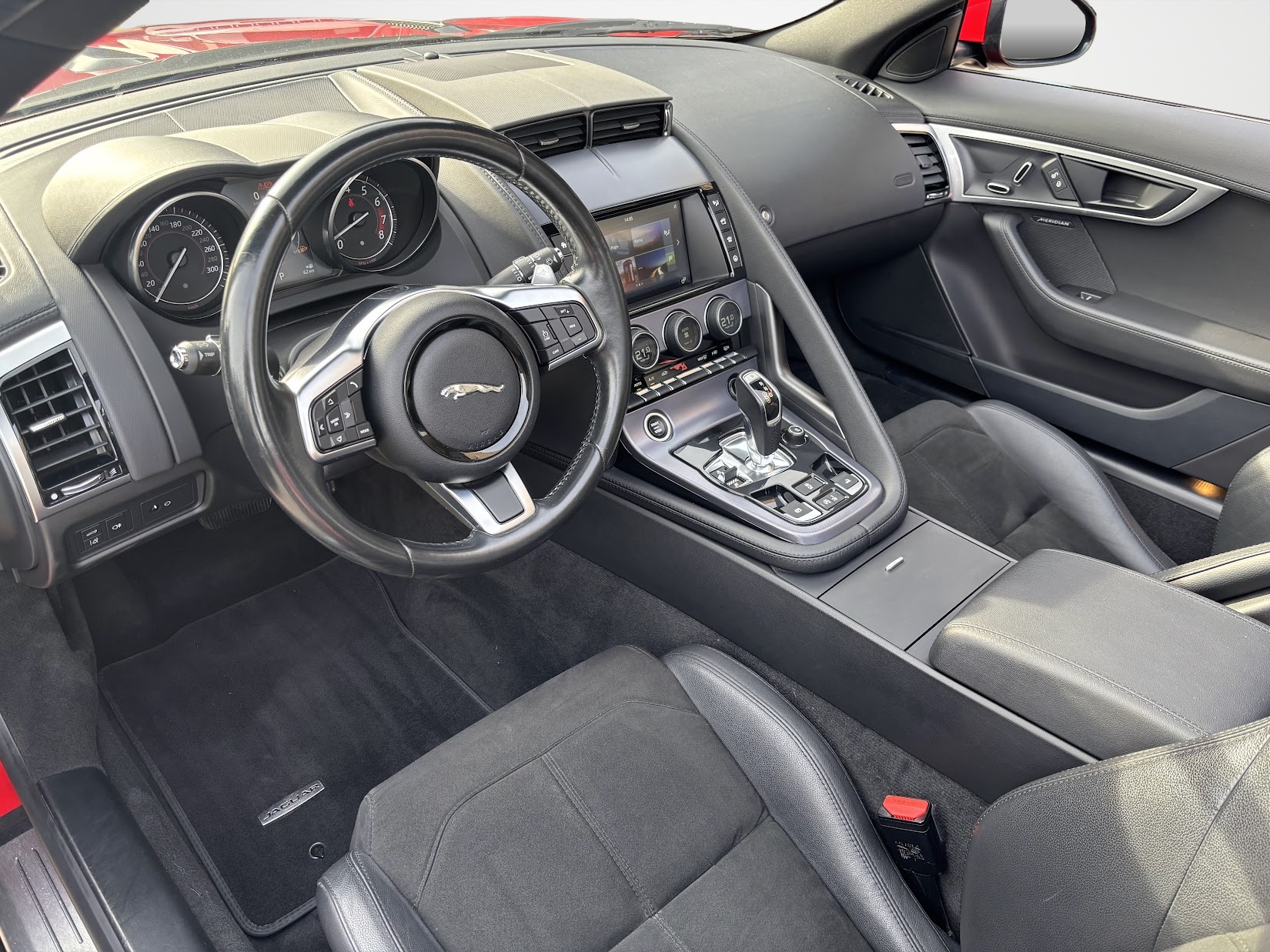 JAGUAR F-Type Convertible 2.0 I4 Automatik-image-9