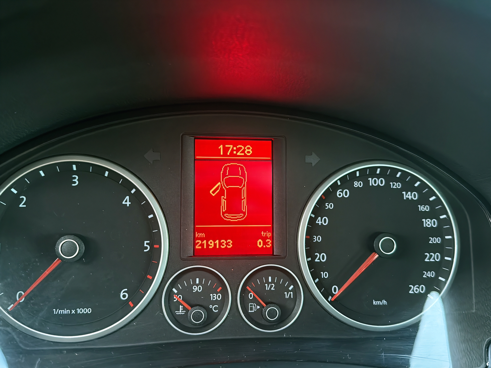 VW Tiguan 2.0 TDI Sport&Style-image-15