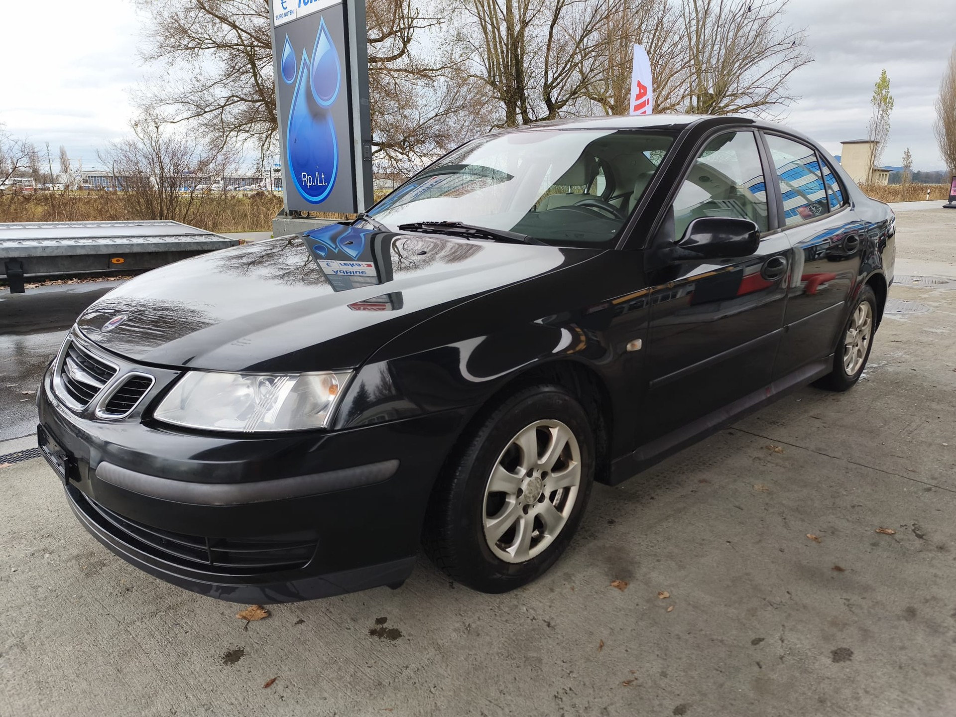 SAAB 9-3 1.9 TiD Linear-showroom-element-1